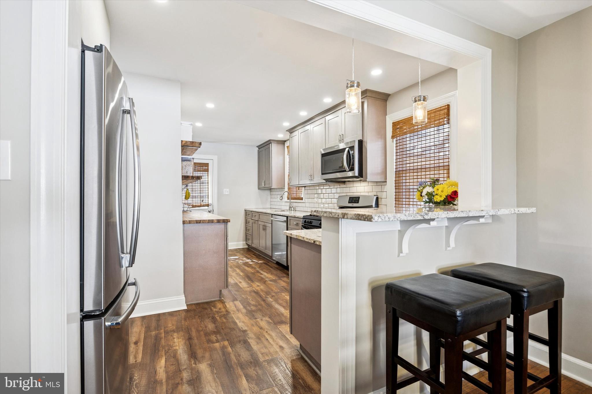 GLADSTONE MANOR - Residential