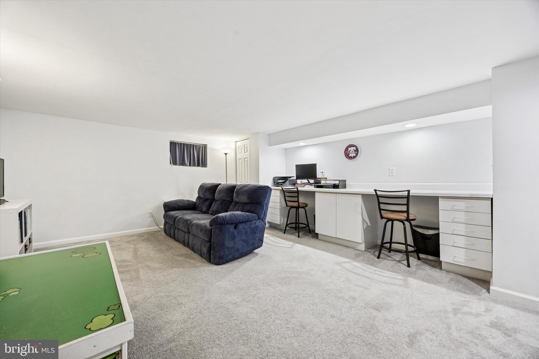 GLADSTONE MANOR - Residential