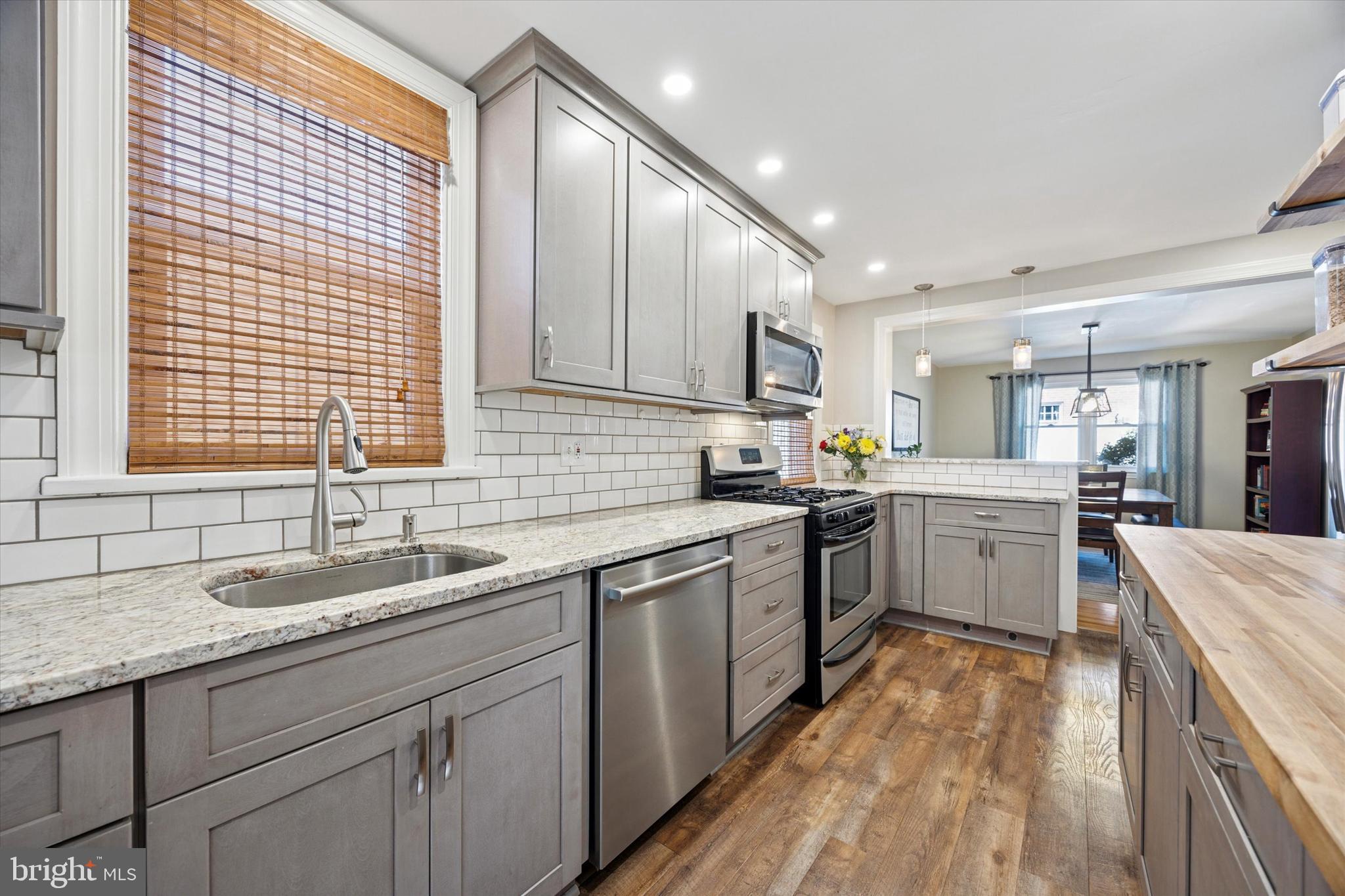 GLADSTONE MANOR - Residential