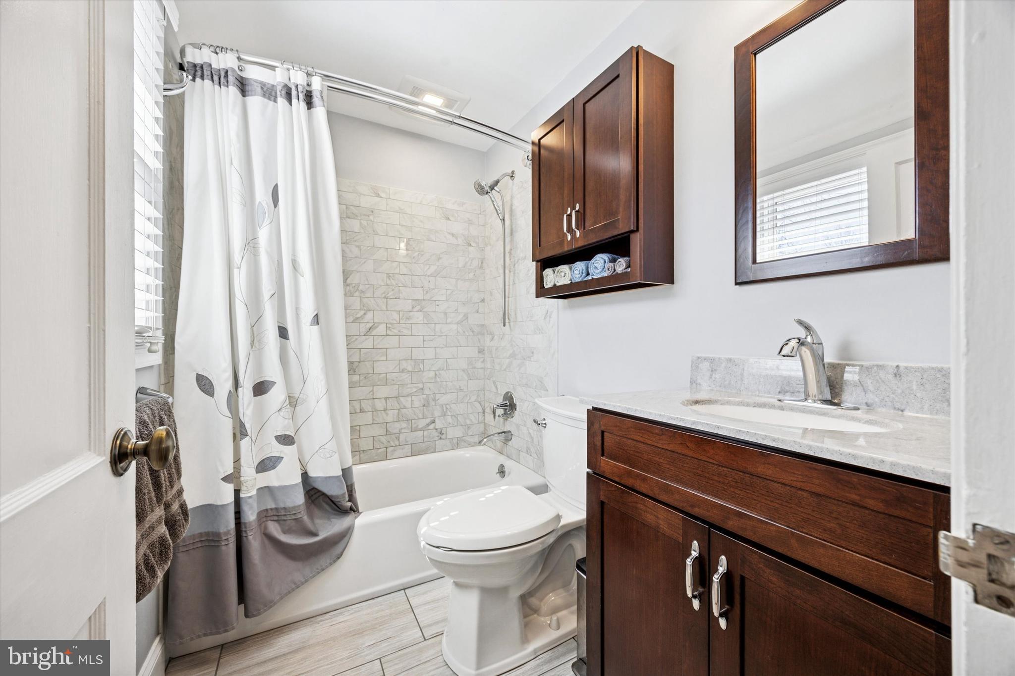 GLADSTONE MANOR - Residential