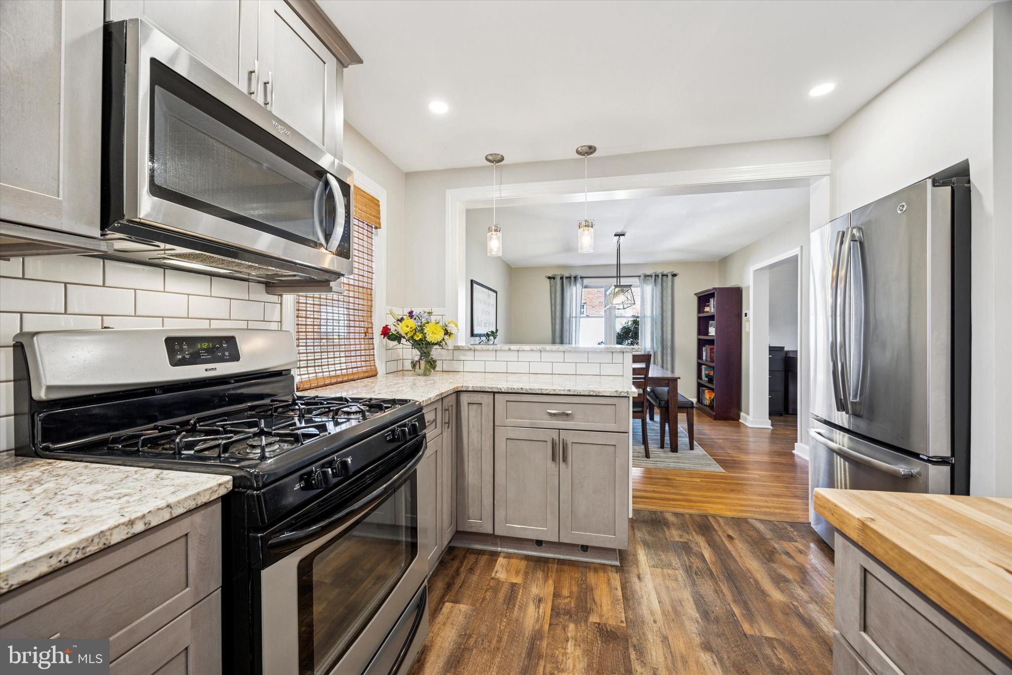 GLADSTONE MANOR - Residential