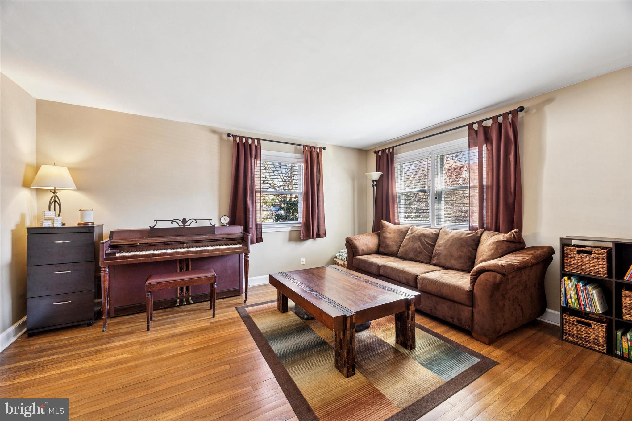 GLADSTONE MANOR - Residential