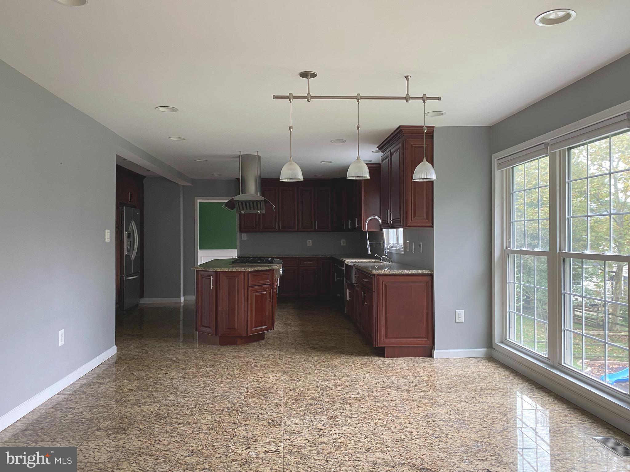 ROSEWOOD MANOR - Residential Lease