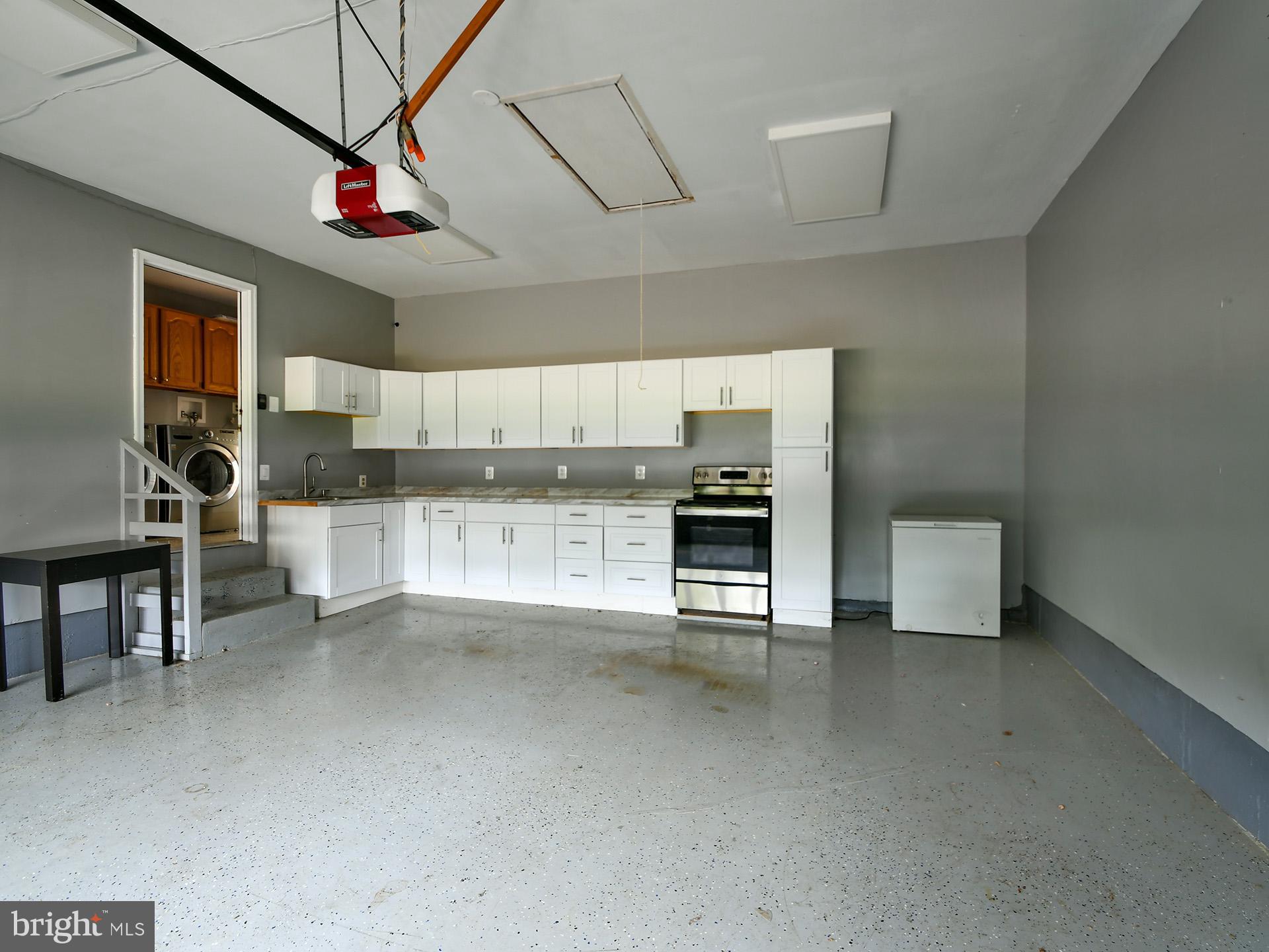 ROSEWOOD MANOR - Residential Lease