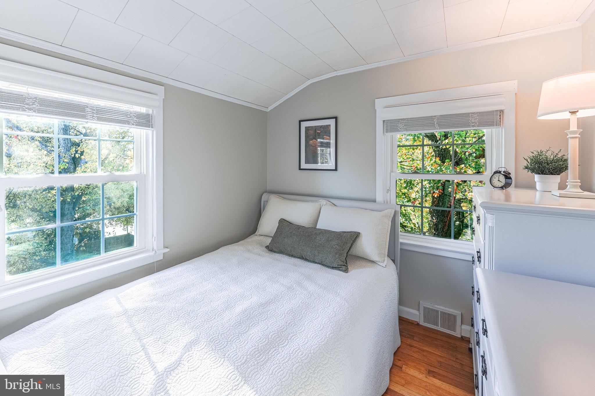 POPLAR AVENUE - Residential