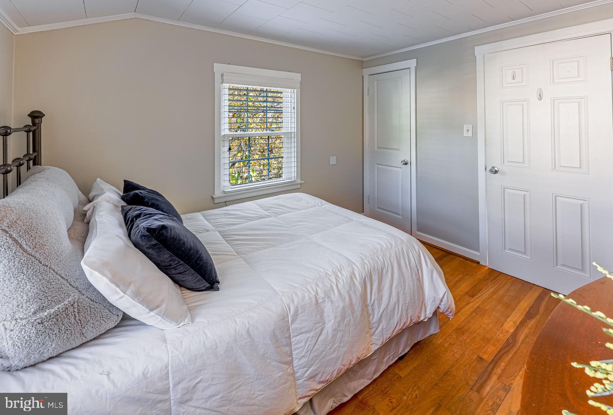 POPLAR AVENUE - Residential