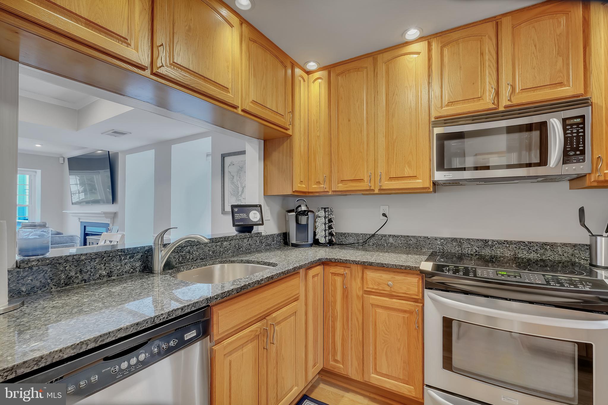 3331 LAKESIDE VIEW DRIVE 6-8
