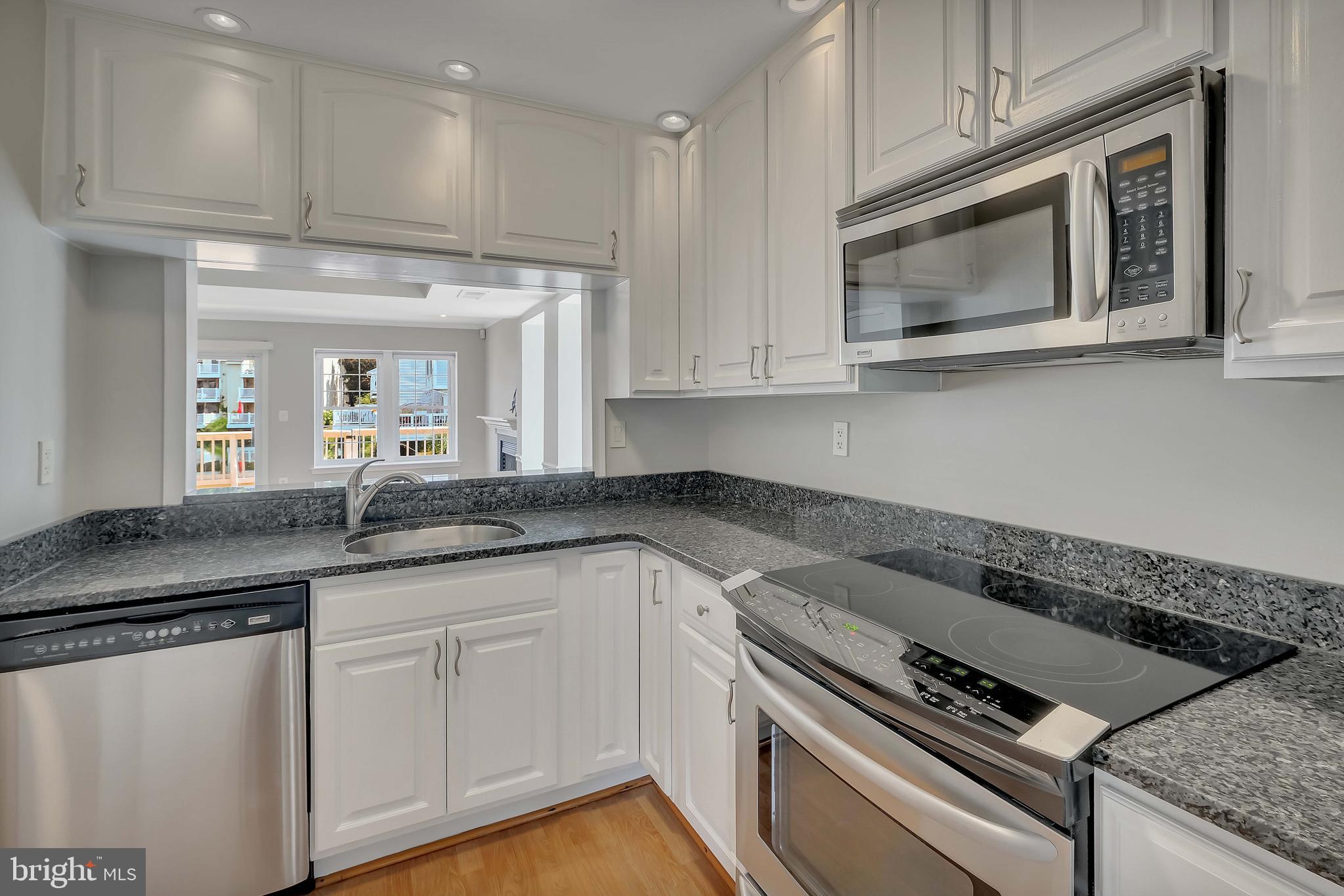 3331 LAKESIDE VIEW DRIVE 6-8