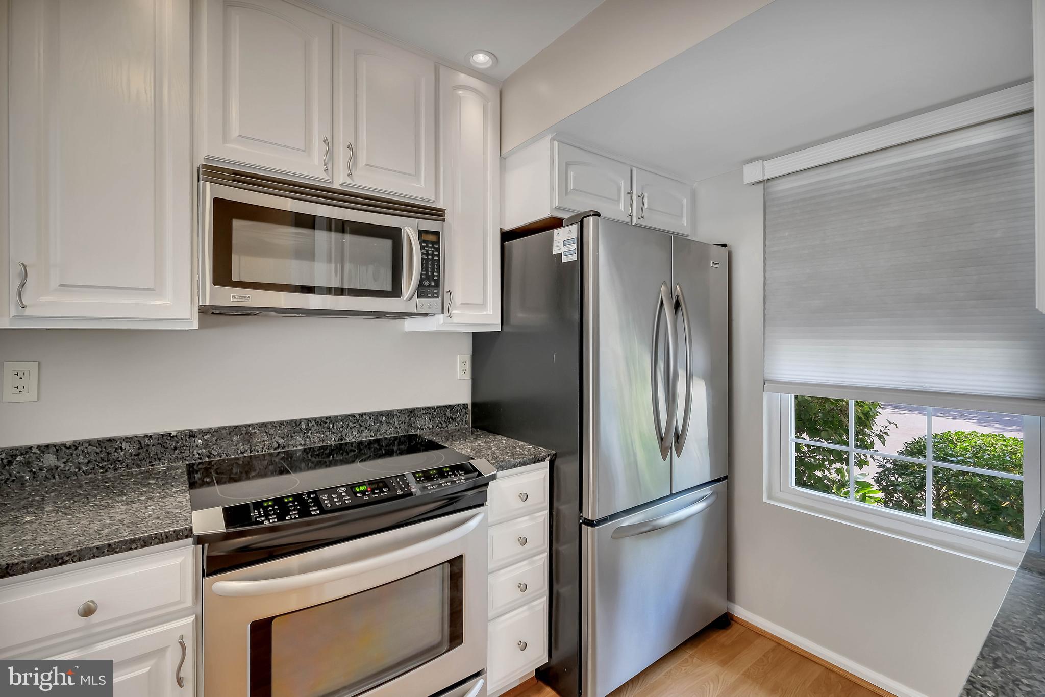 3331 LAKESIDE VIEW DRIVE 6-8