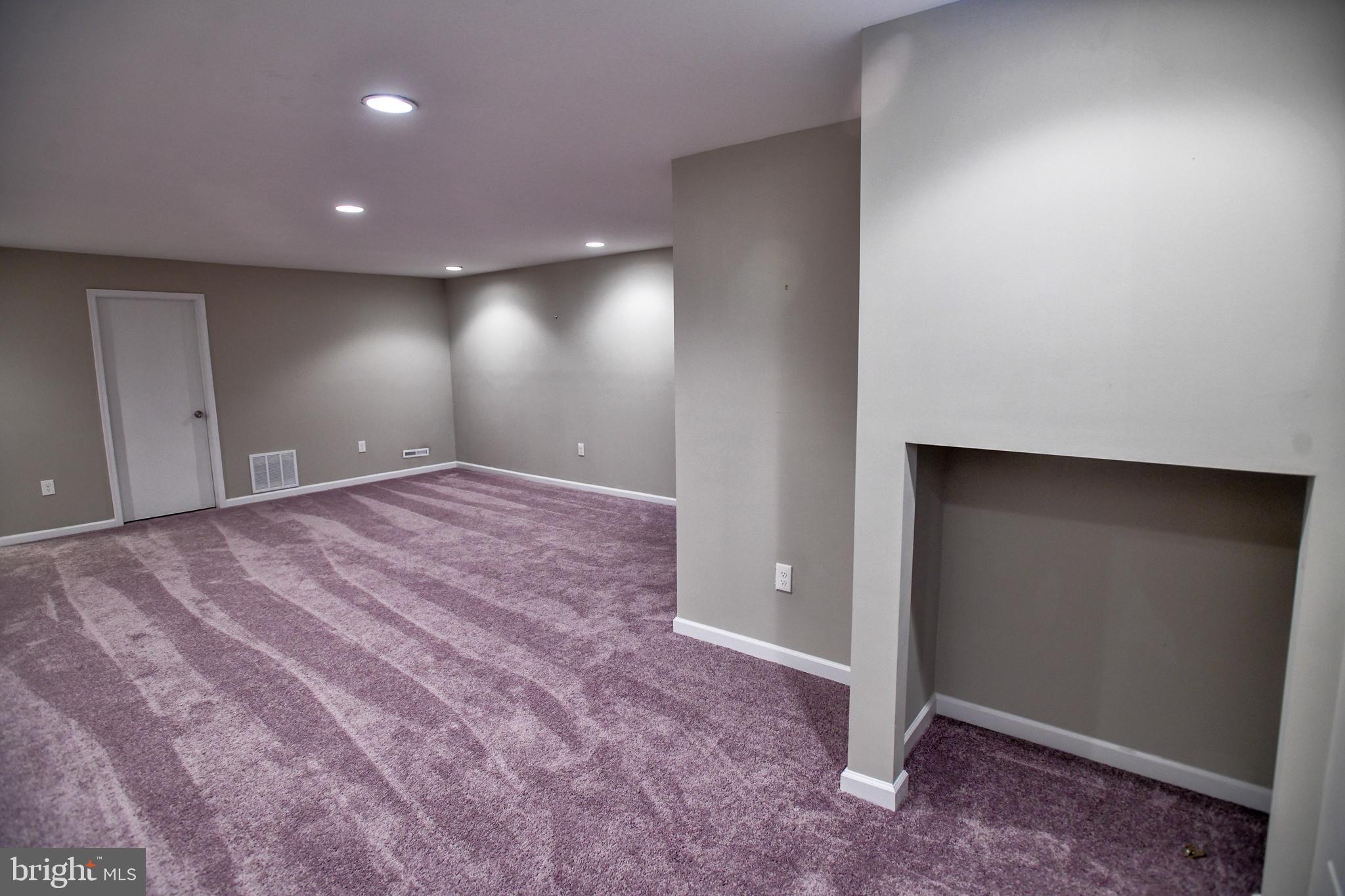 QUEEN ANNE VILLAGE - Residential