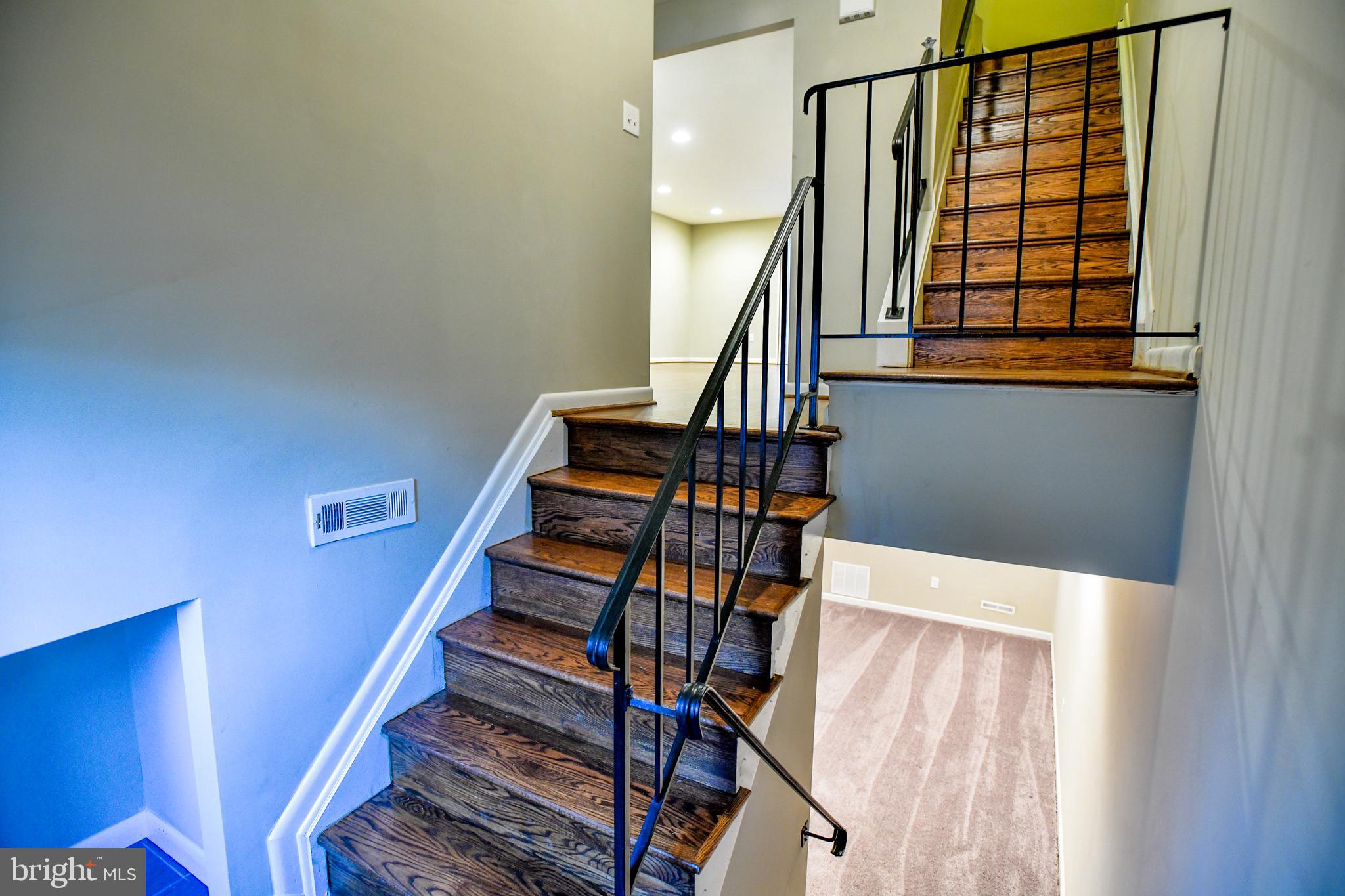 QUEEN ANNE VILLAGE - Residential