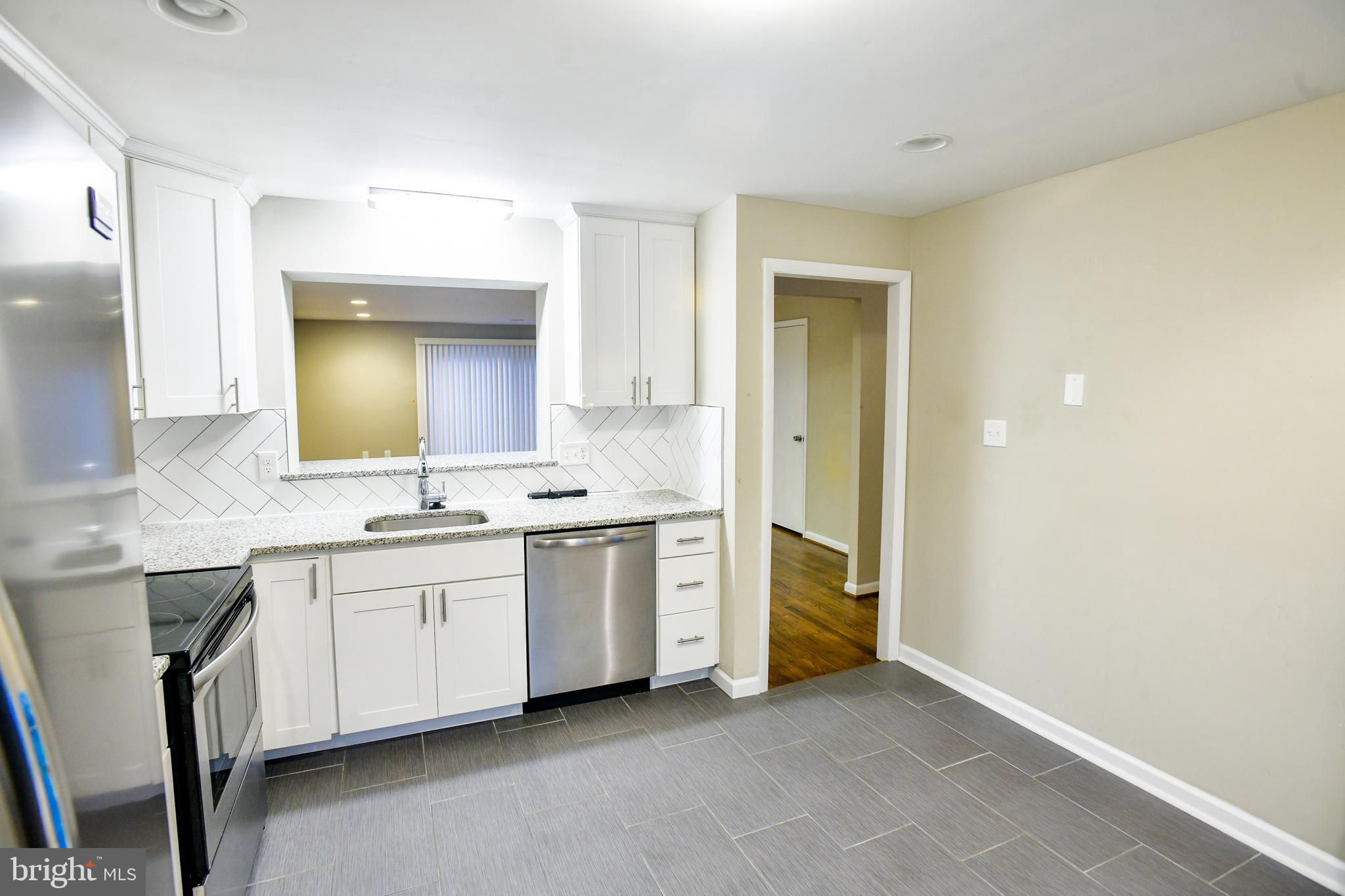 QUEEN ANNE VILLAGE - Residential