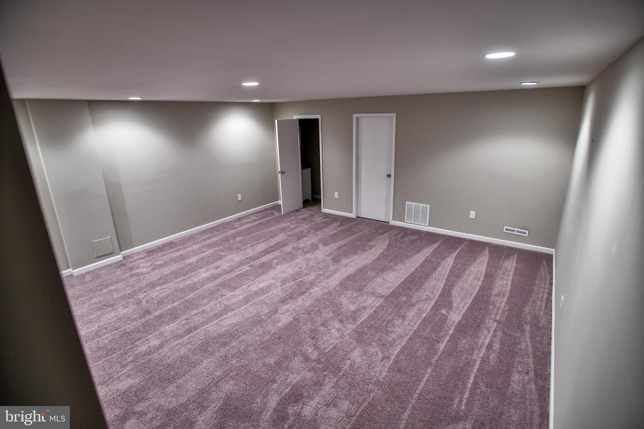 QUEEN ANNE VILLAGE - Residential