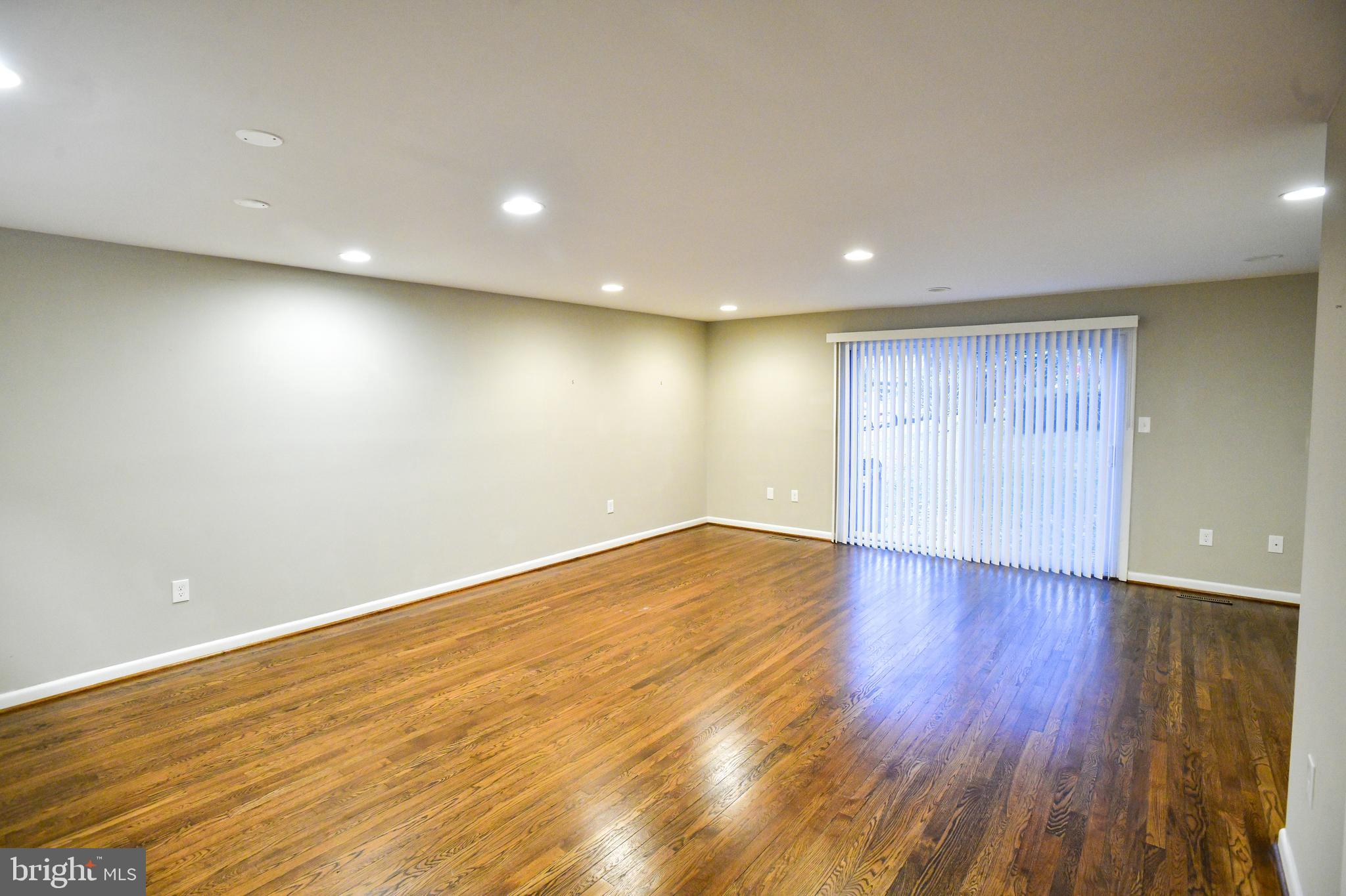 QUEEN ANNE VILLAGE - Residential