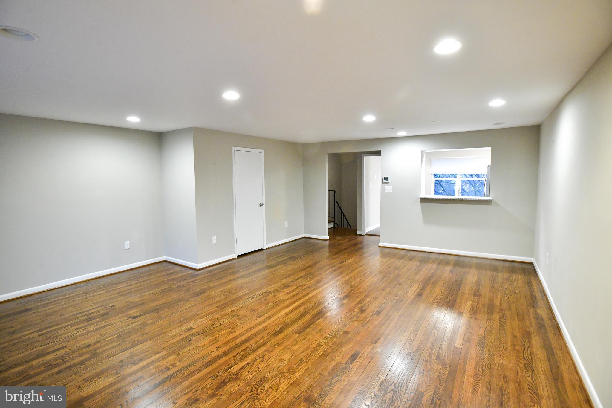 QUEEN ANNE VILLAGE - Residential