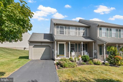 Photo of 513 Wood Duck Drive, Manheim, PA 17545 (MLS # PALA2056908)