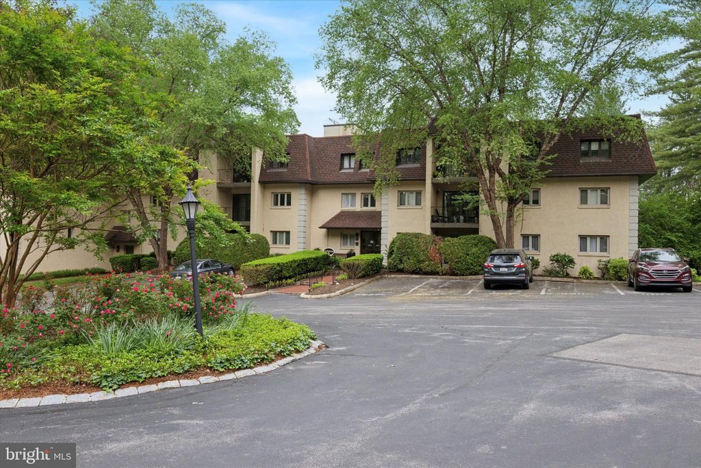 Photo of 202 - B Summit Drive #B, BRYN MAWR, PA 19010 (MLS # PADE2088850)