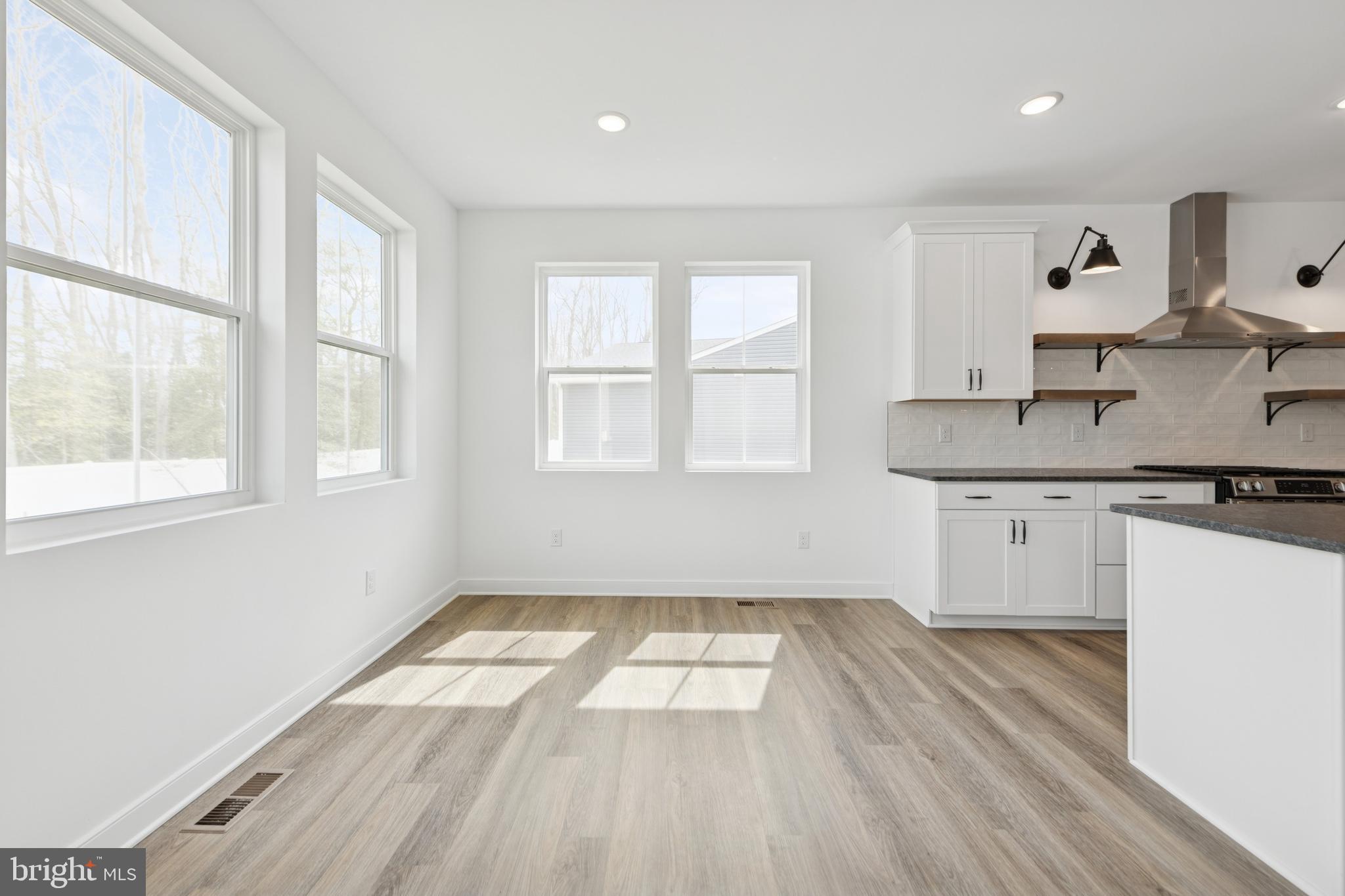 MONARCH GLEN - Residential