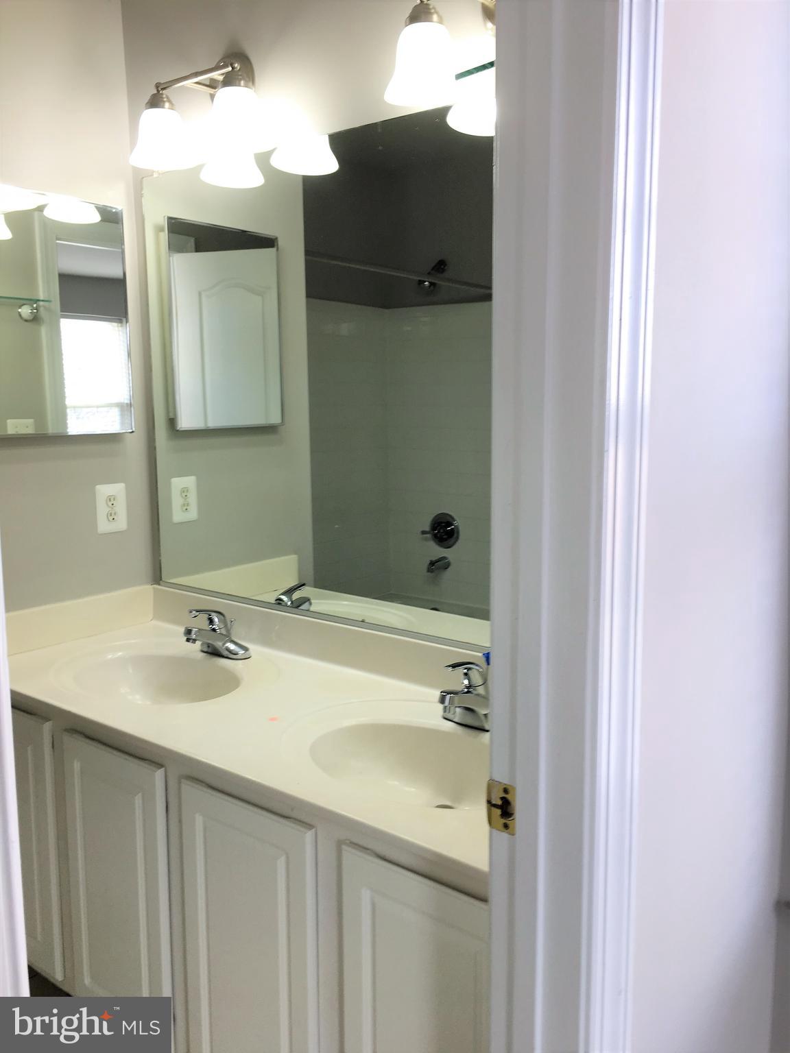 KENTLANDS - Residential Lease