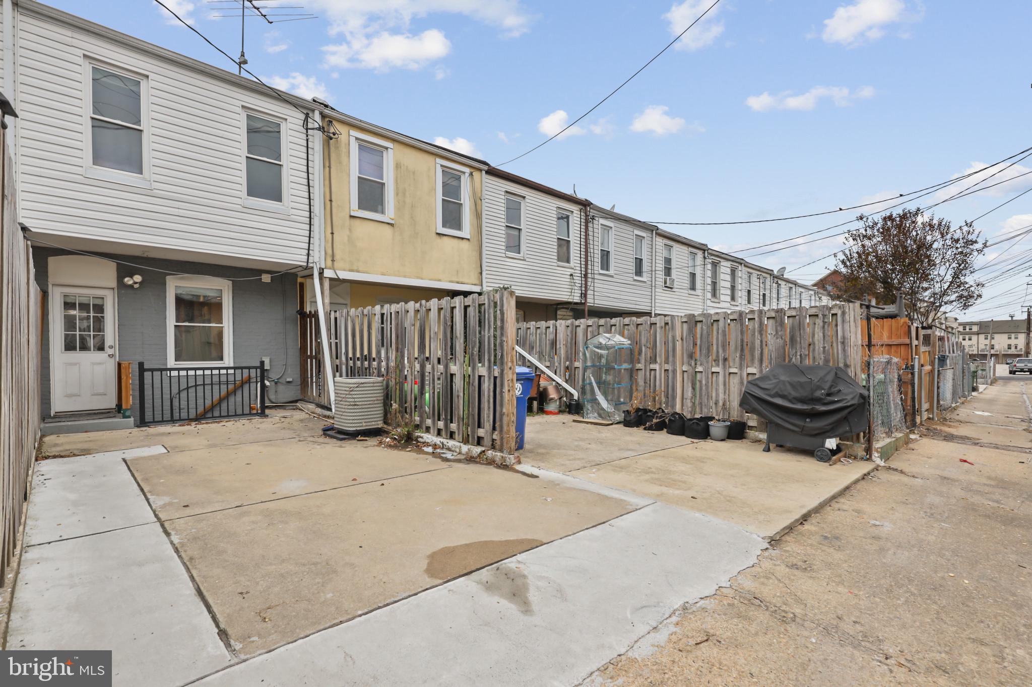 GREEKTOWN - Residential Lease