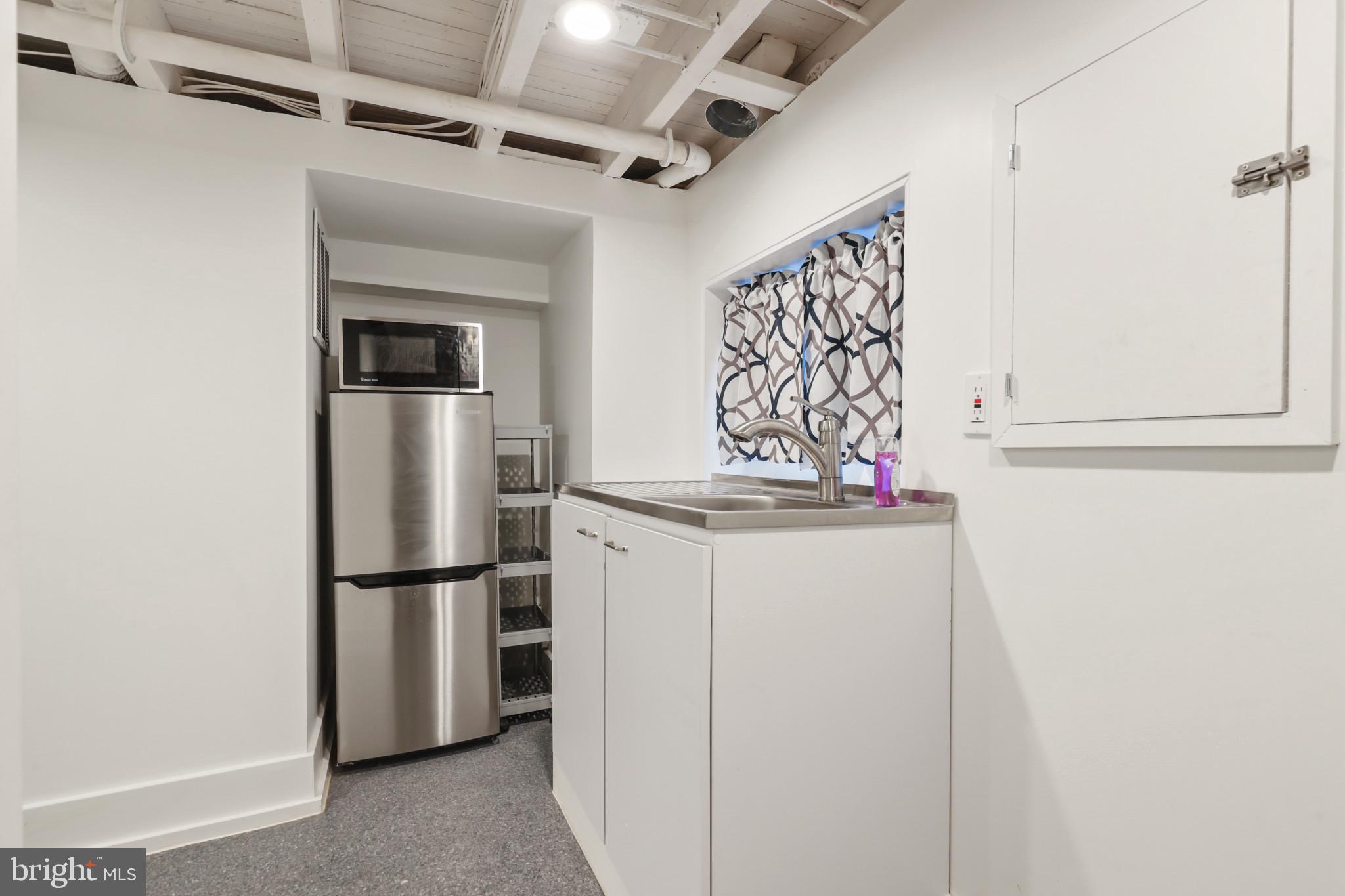 GREEKTOWN - Residential Lease