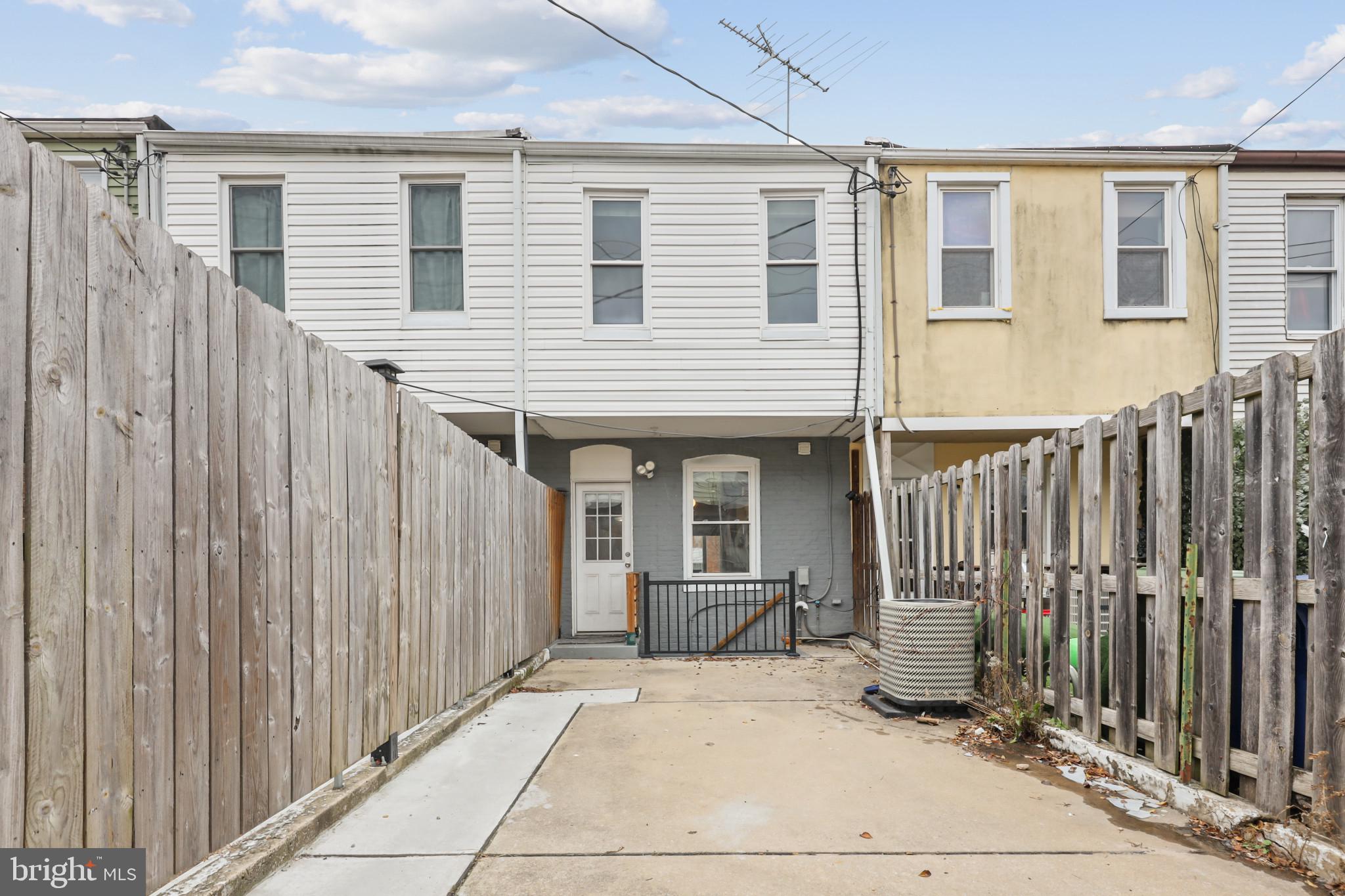 GREEKTOWN - Residential Lease