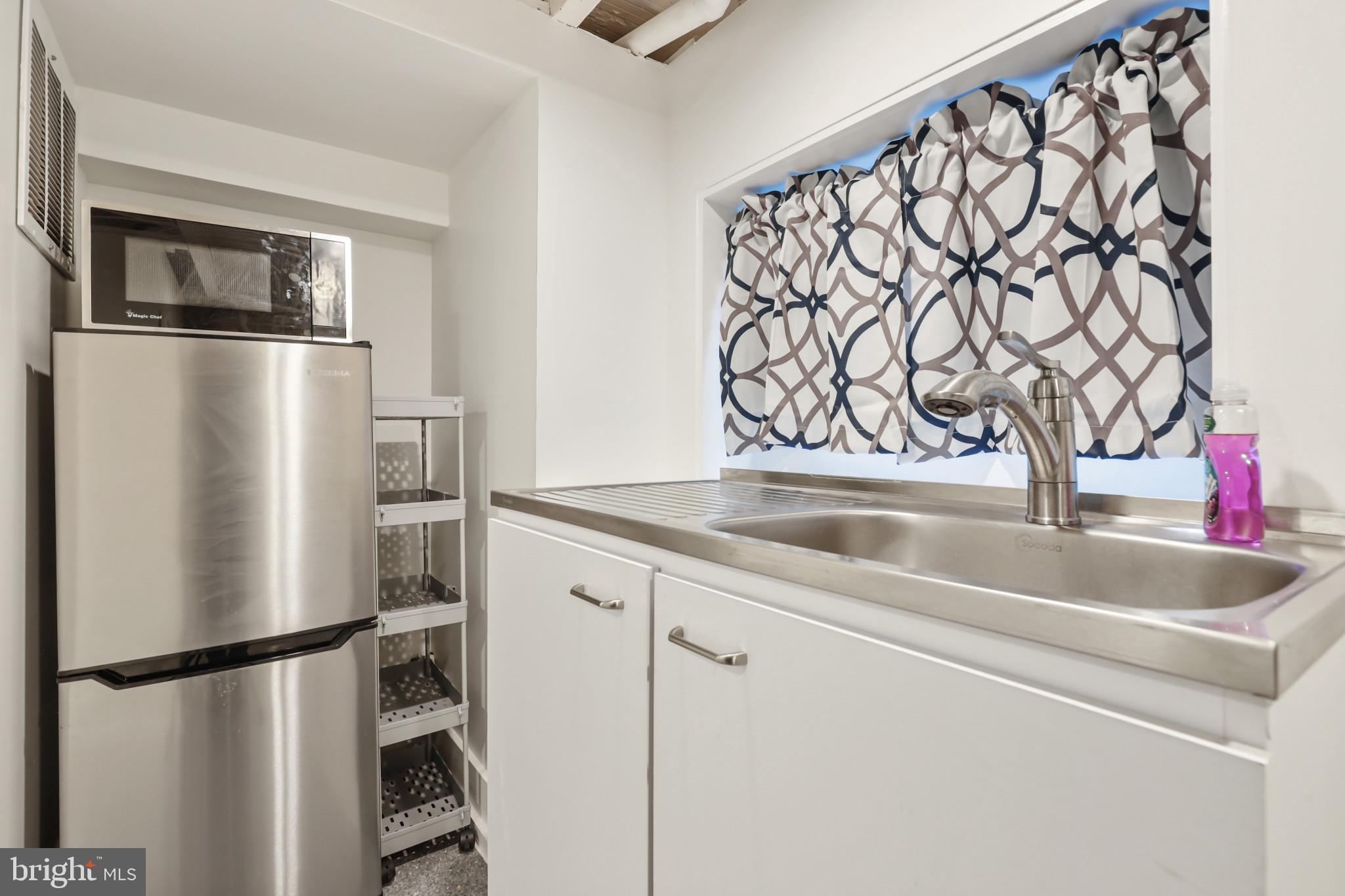 GREEKTOWN - Residential Lease