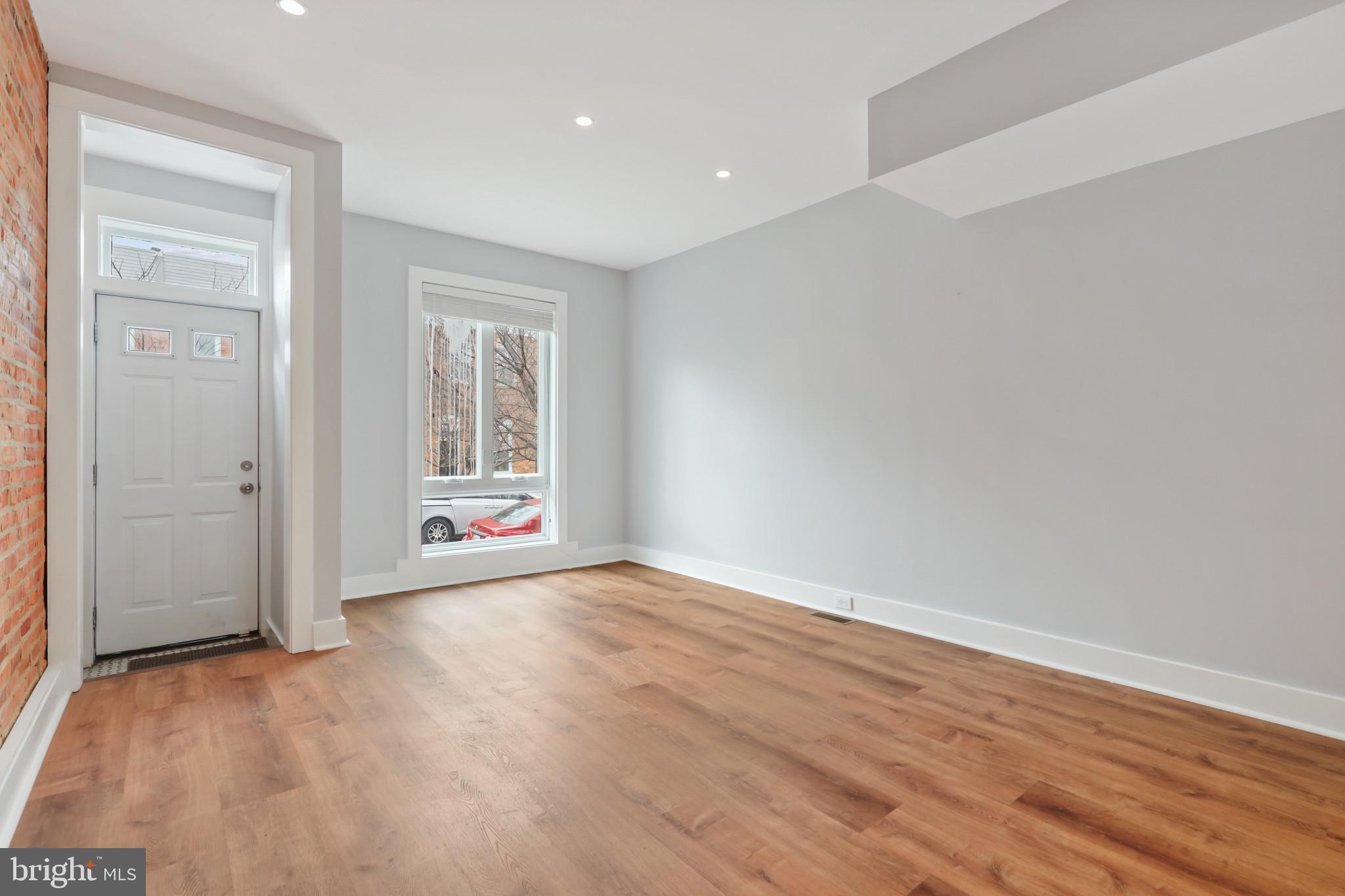 GREEKTOWN - Residential Lease