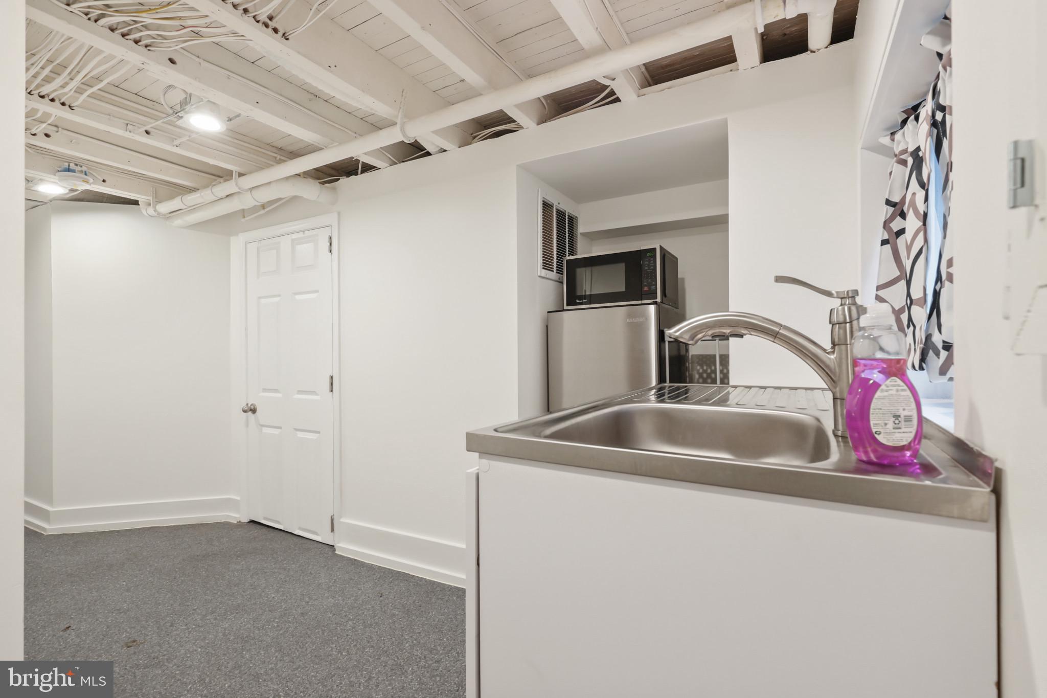 GREEKTOWN - Residential Lease