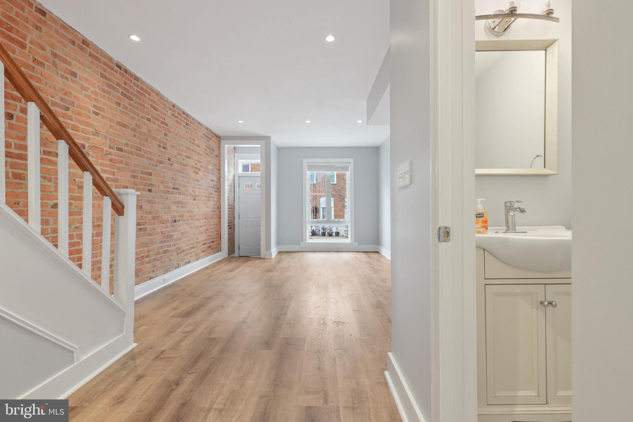 GREEKTOWN - Residential Lease