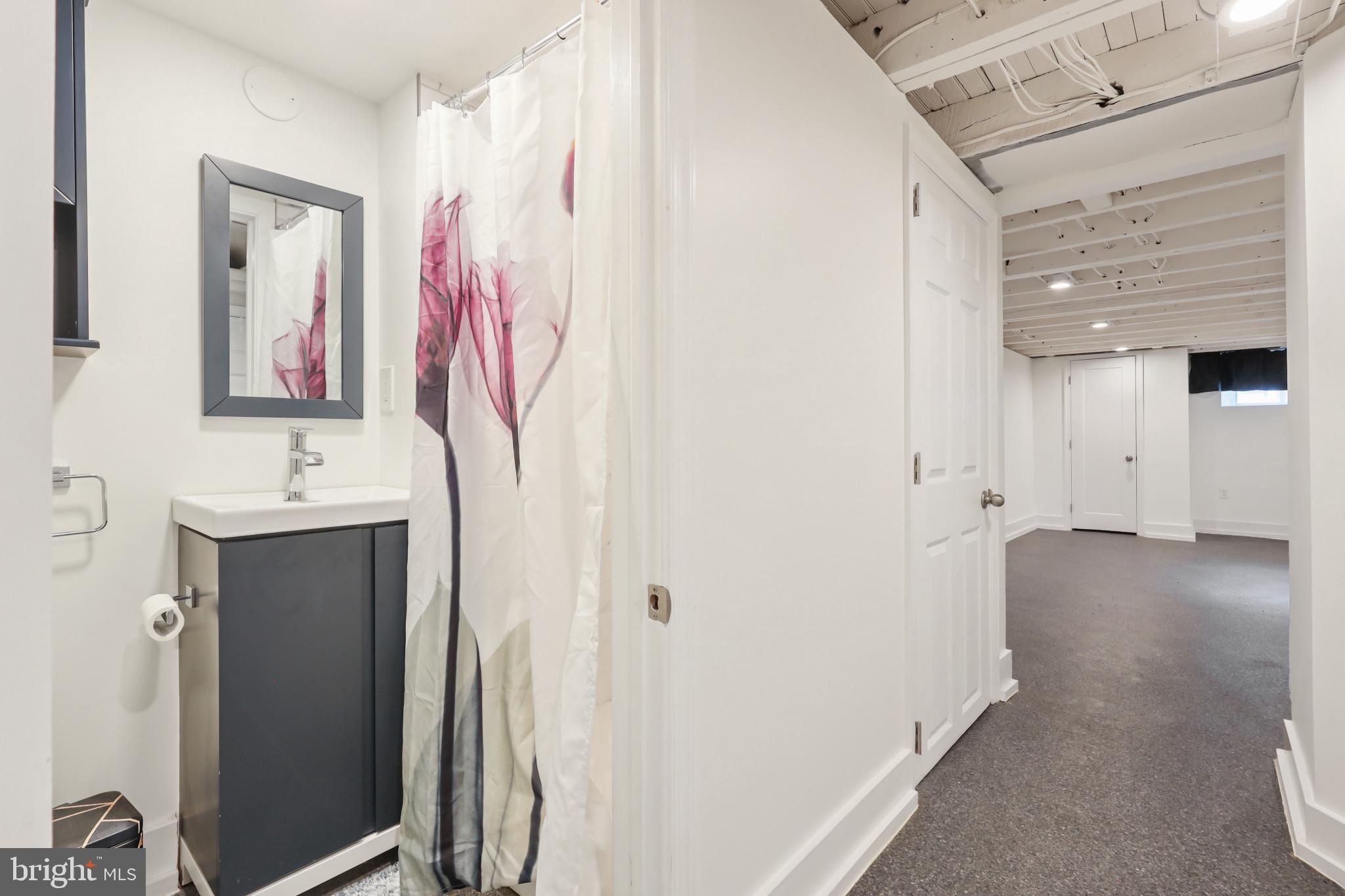 GREEKTOWN - Residential Lease