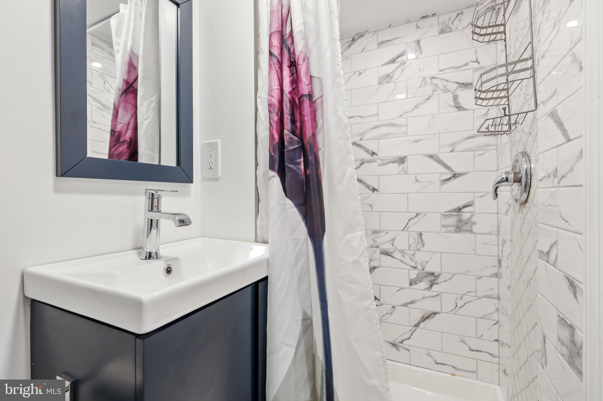 GREEKTOWN - Residential Lease