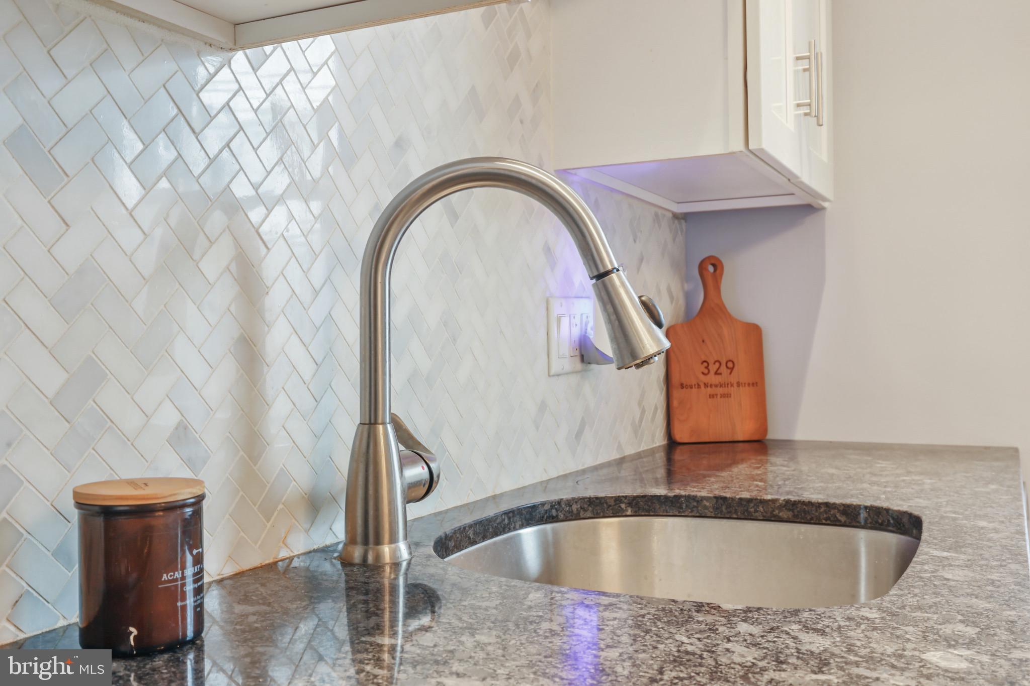 GREEKTOWN - Residential Lease