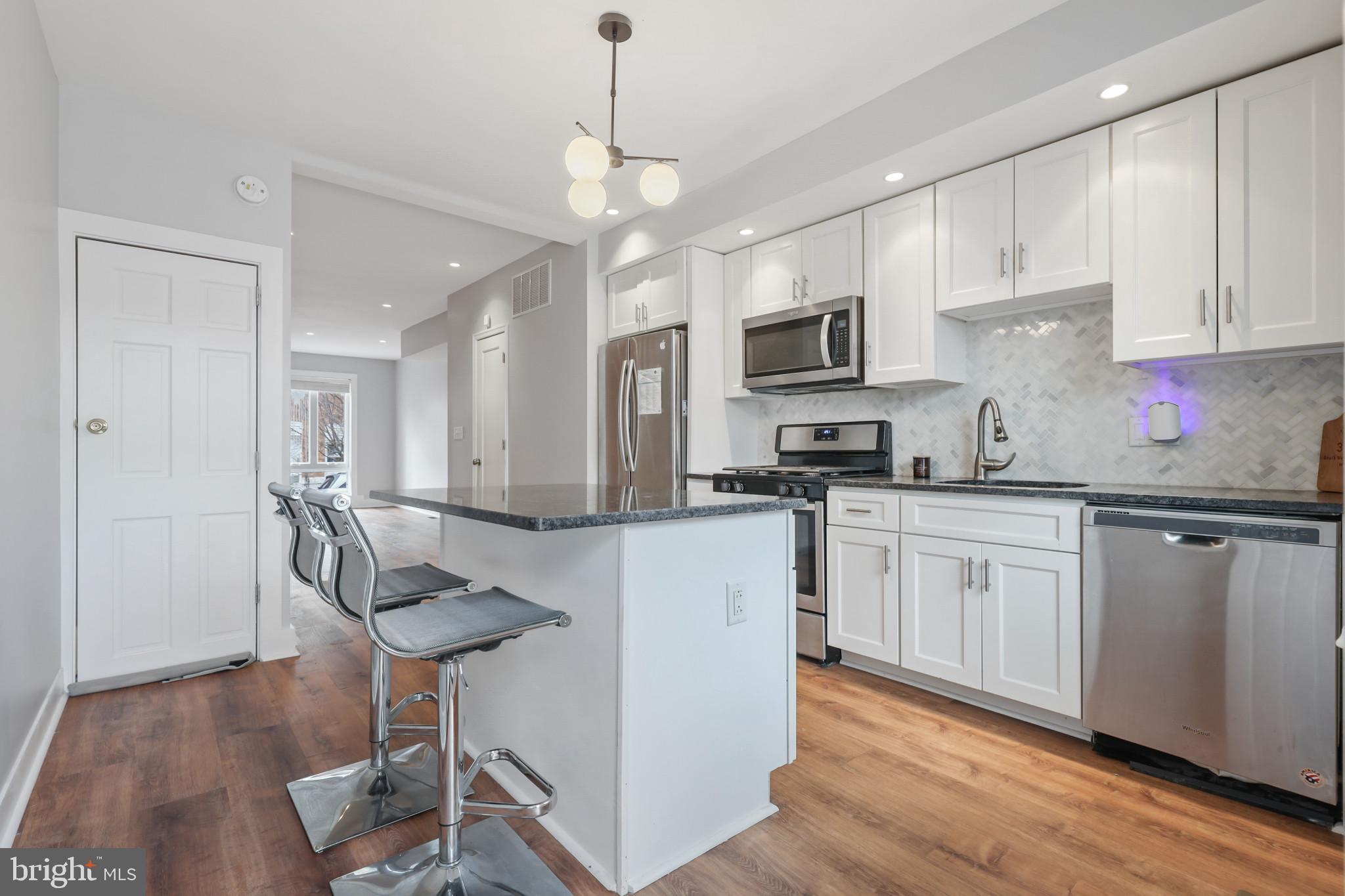 GREEKTOWN - Residential Lease