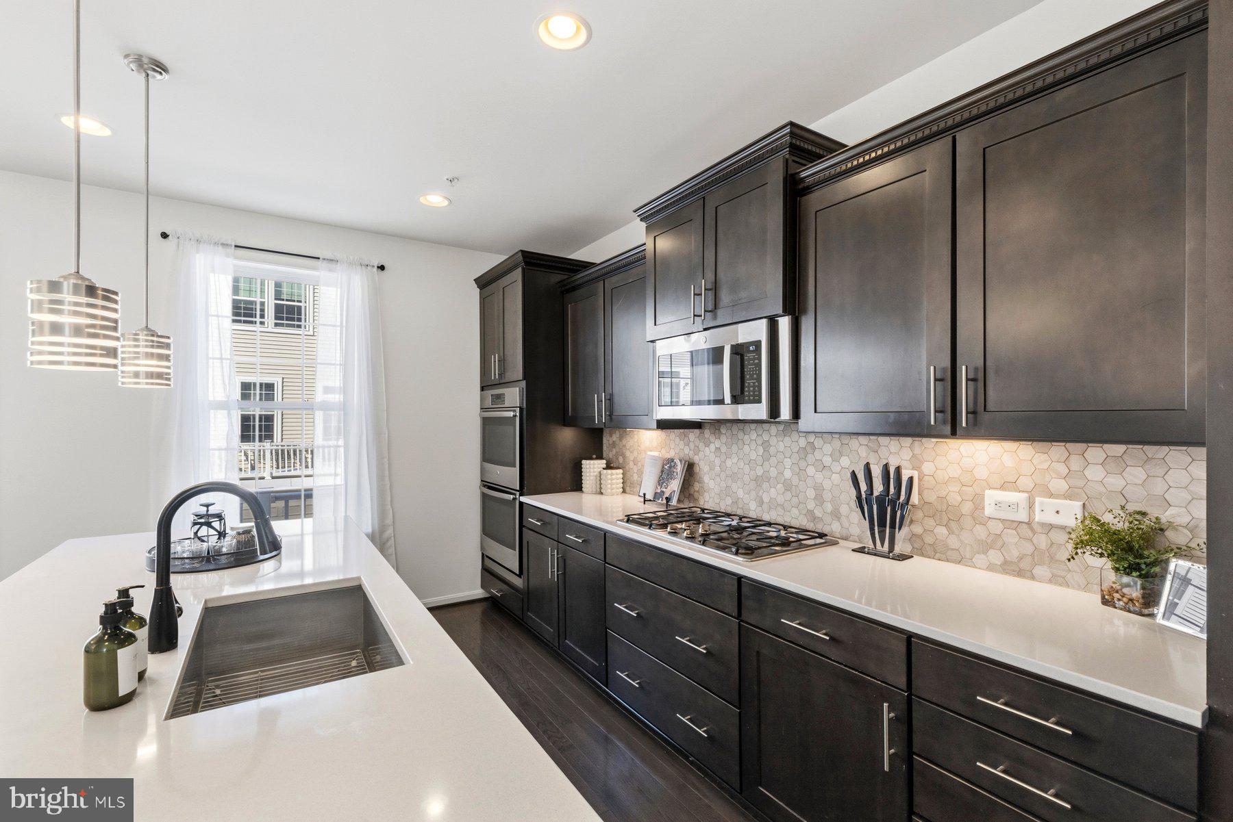 ELKRIDGE CROSSING - Residential