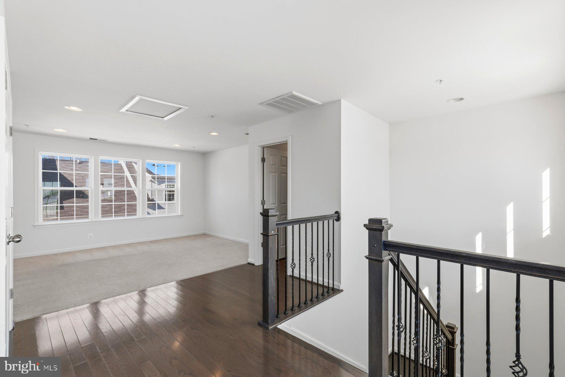 ELKRIDGE CROSSING - Residential