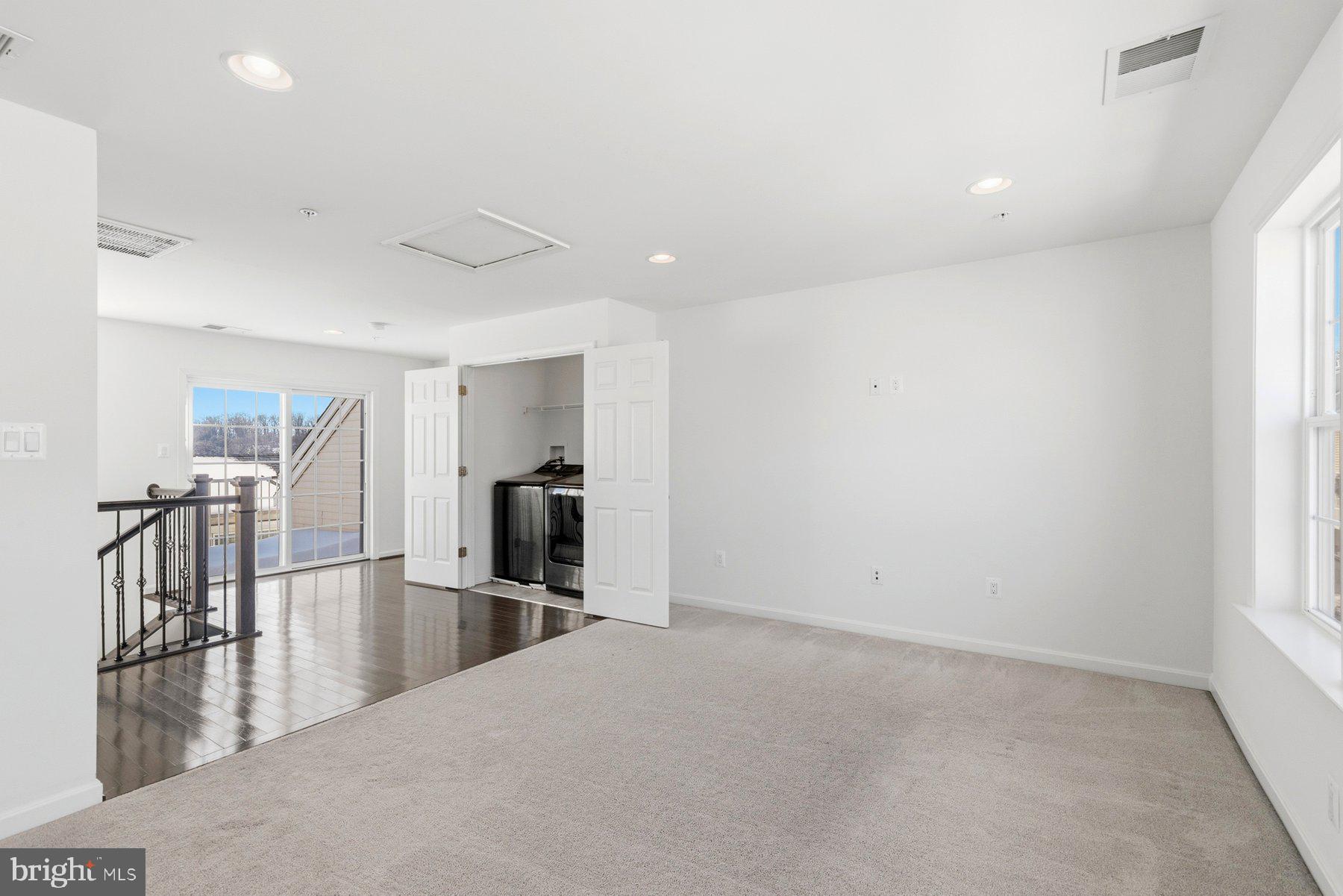 ELKRIDGE CROSSING - Residential