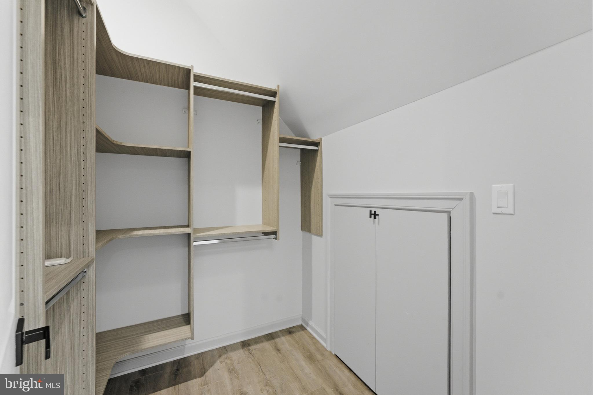 ANNANDALE ACRES - Residential