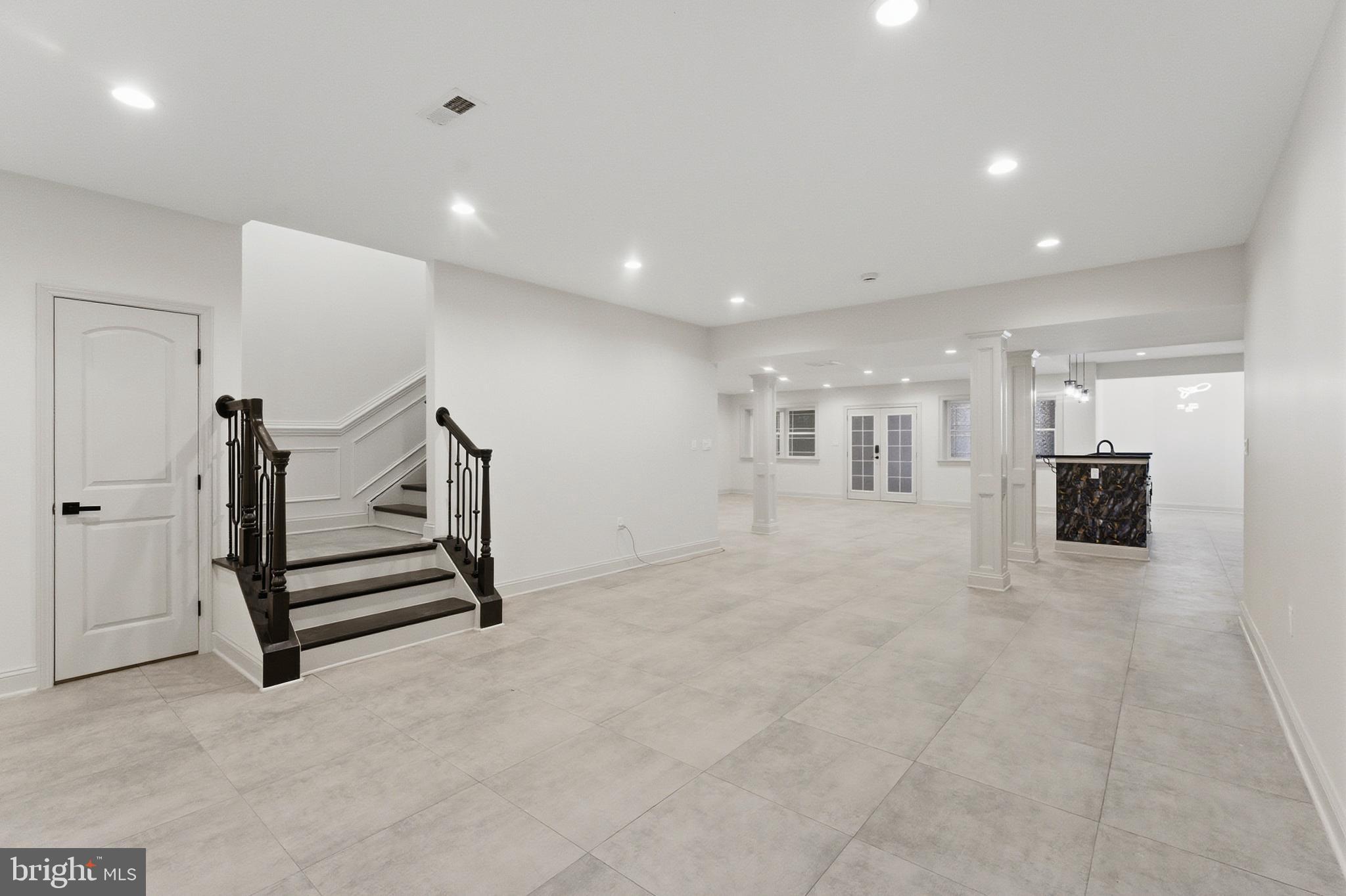ANNANDALE ACRES - Residential