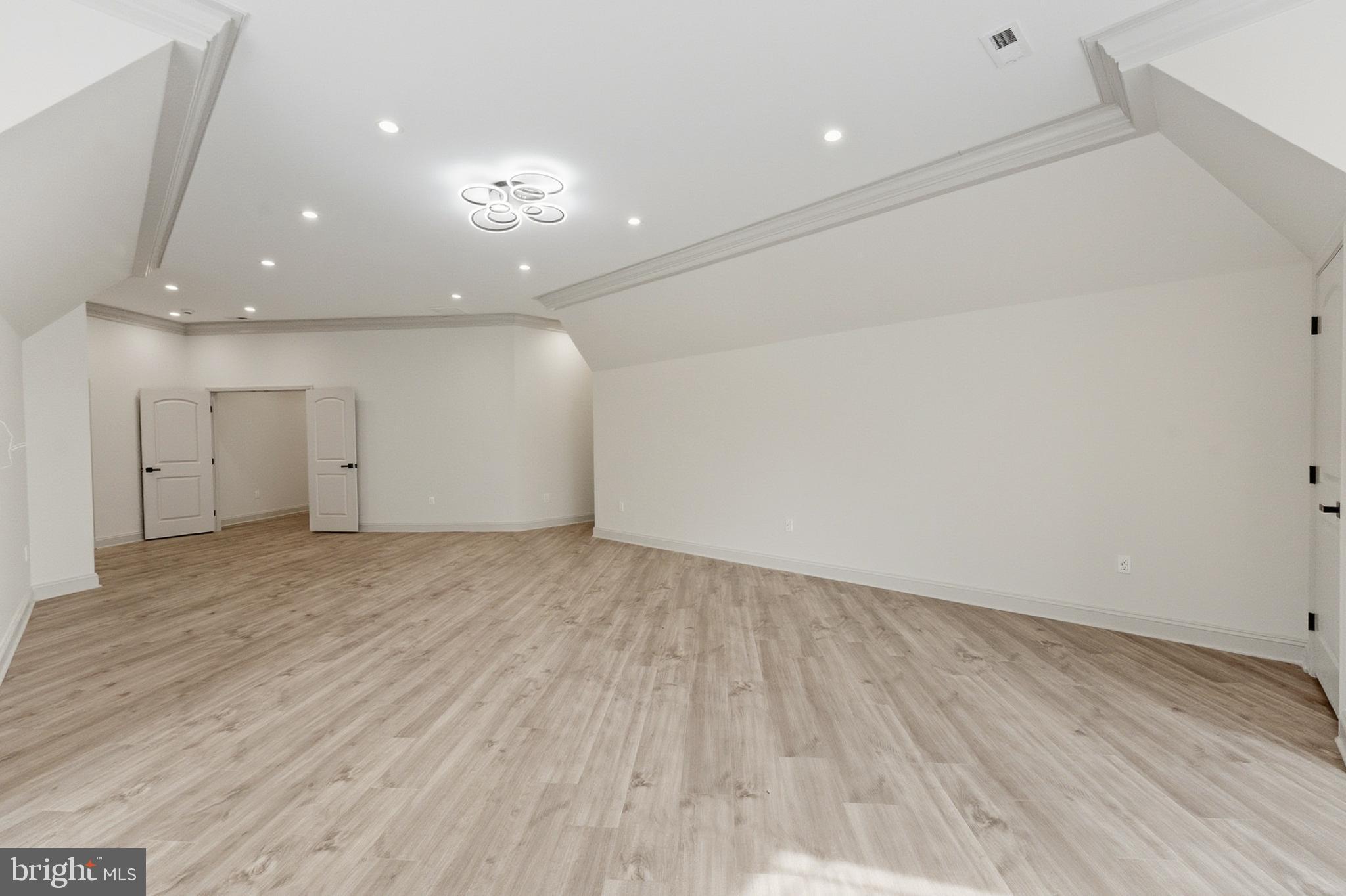 ANNANDALE ACRES - Residential
