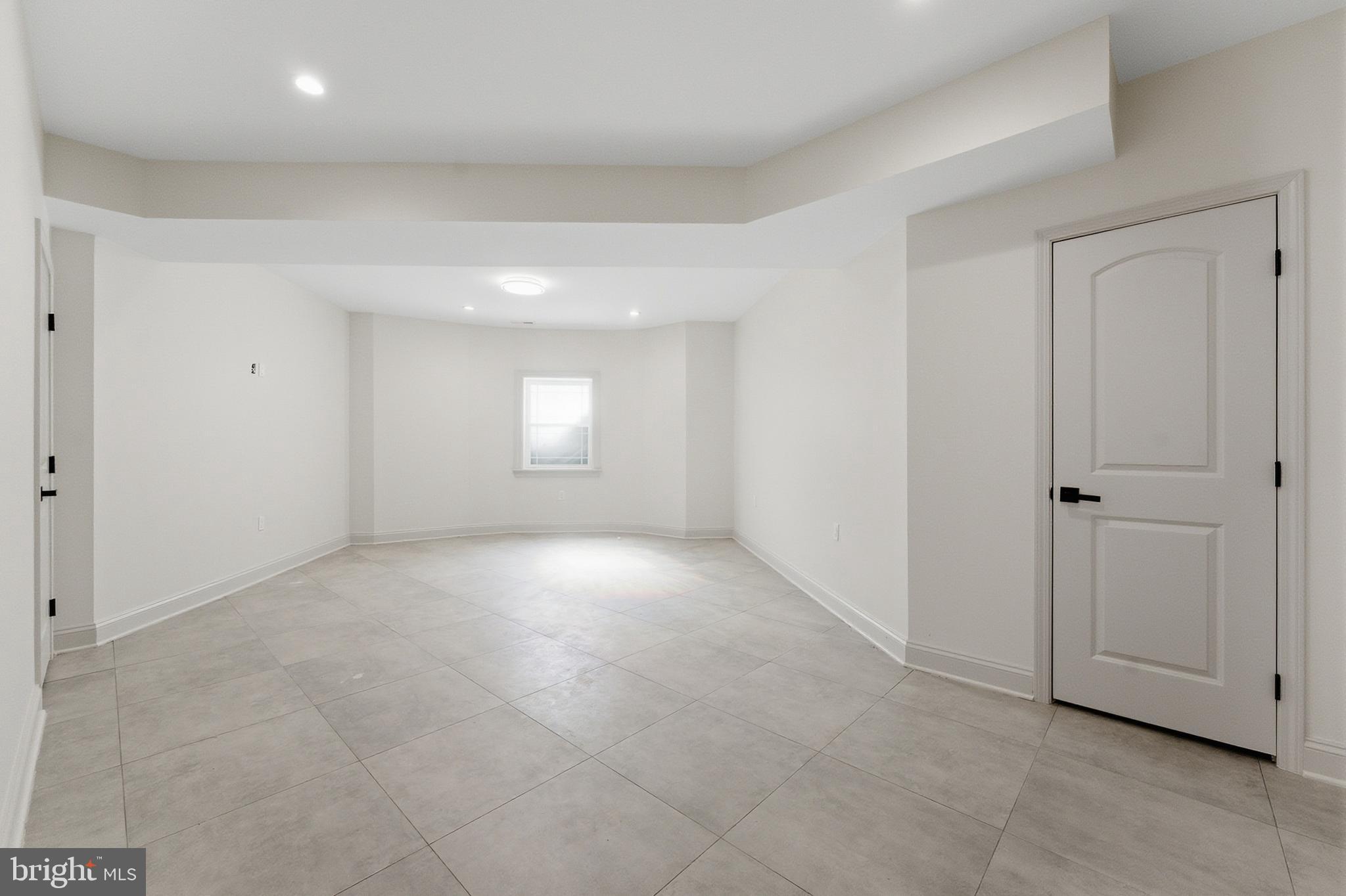 ANNANDALE ACRES - Residential