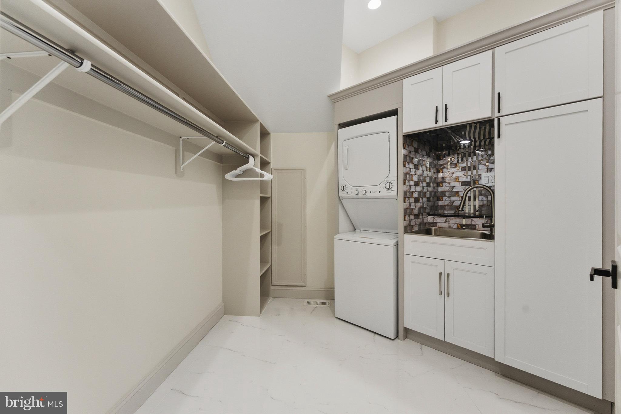 ANNANDALE ACRES - Residential
