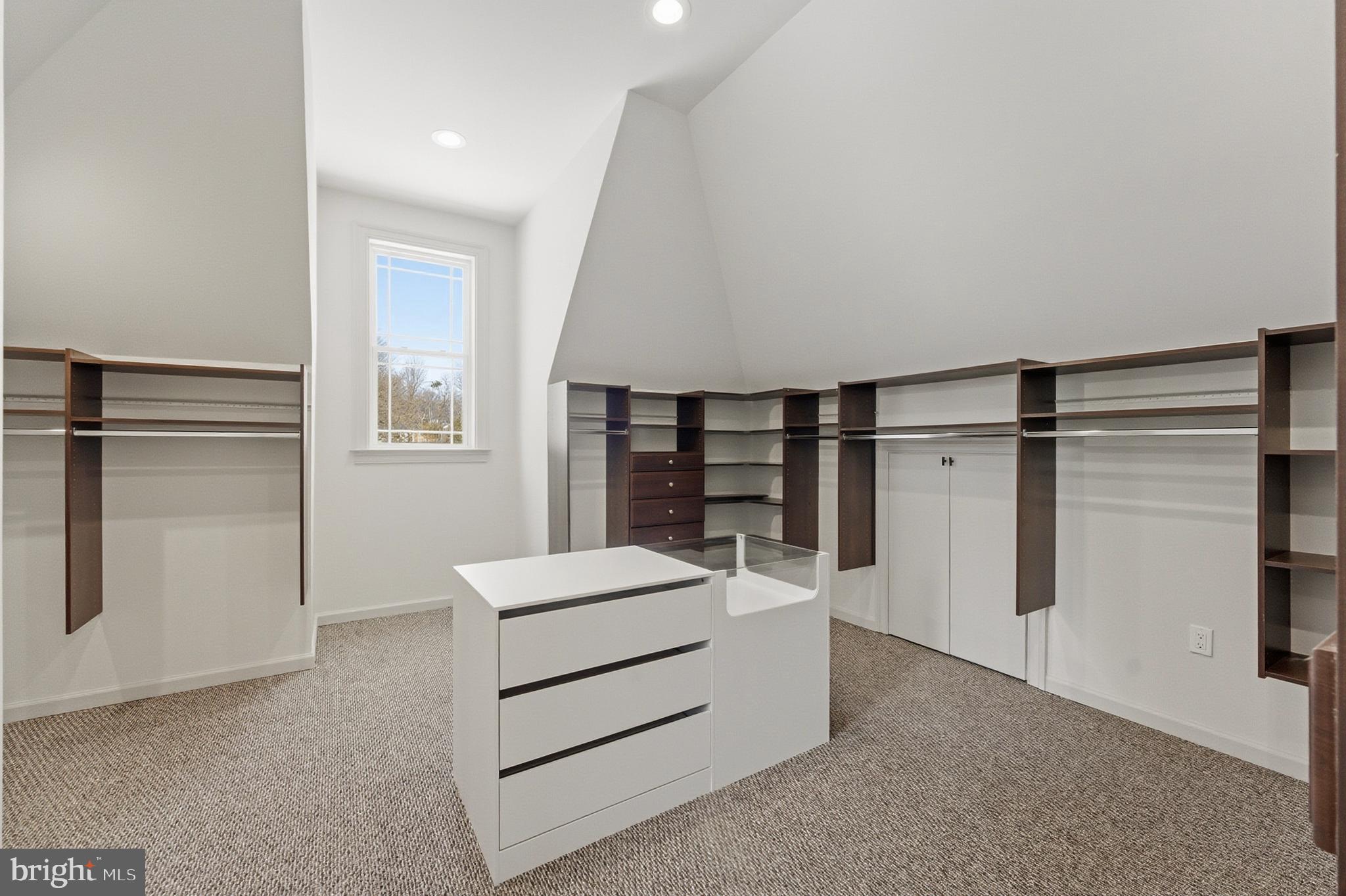 ANNANDALE ACRES - Residential