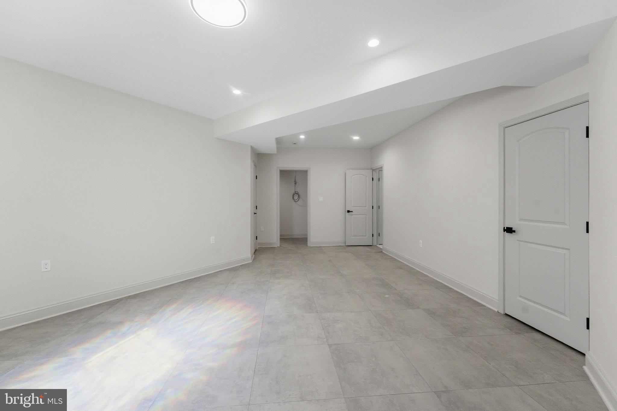 ANNANDALE ACRES - Residential