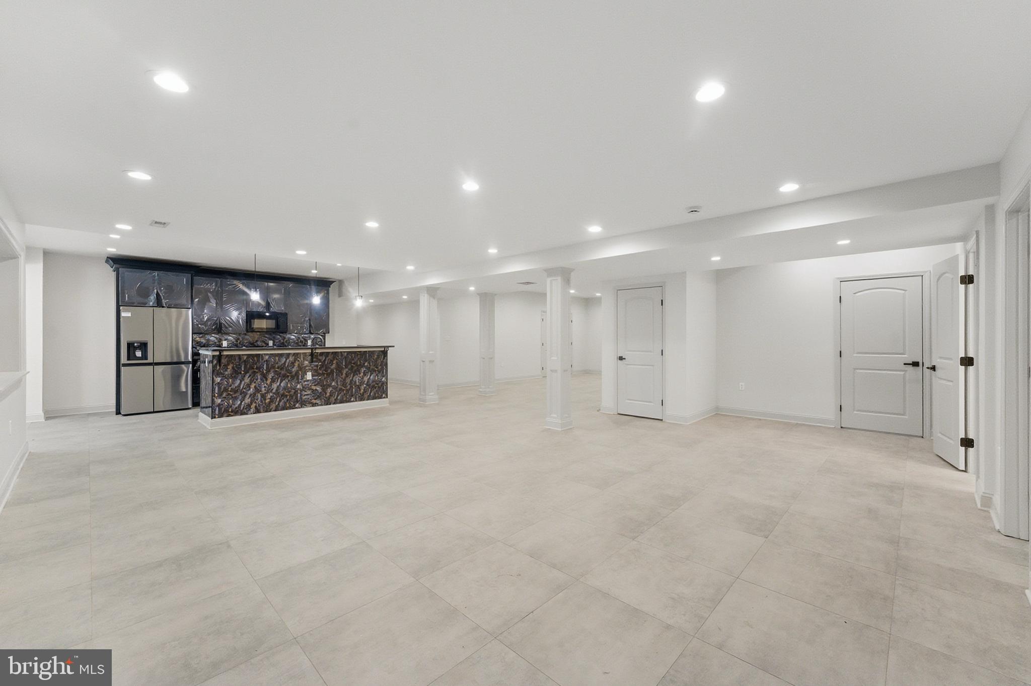 ANNANDALE ACRES - Residential
