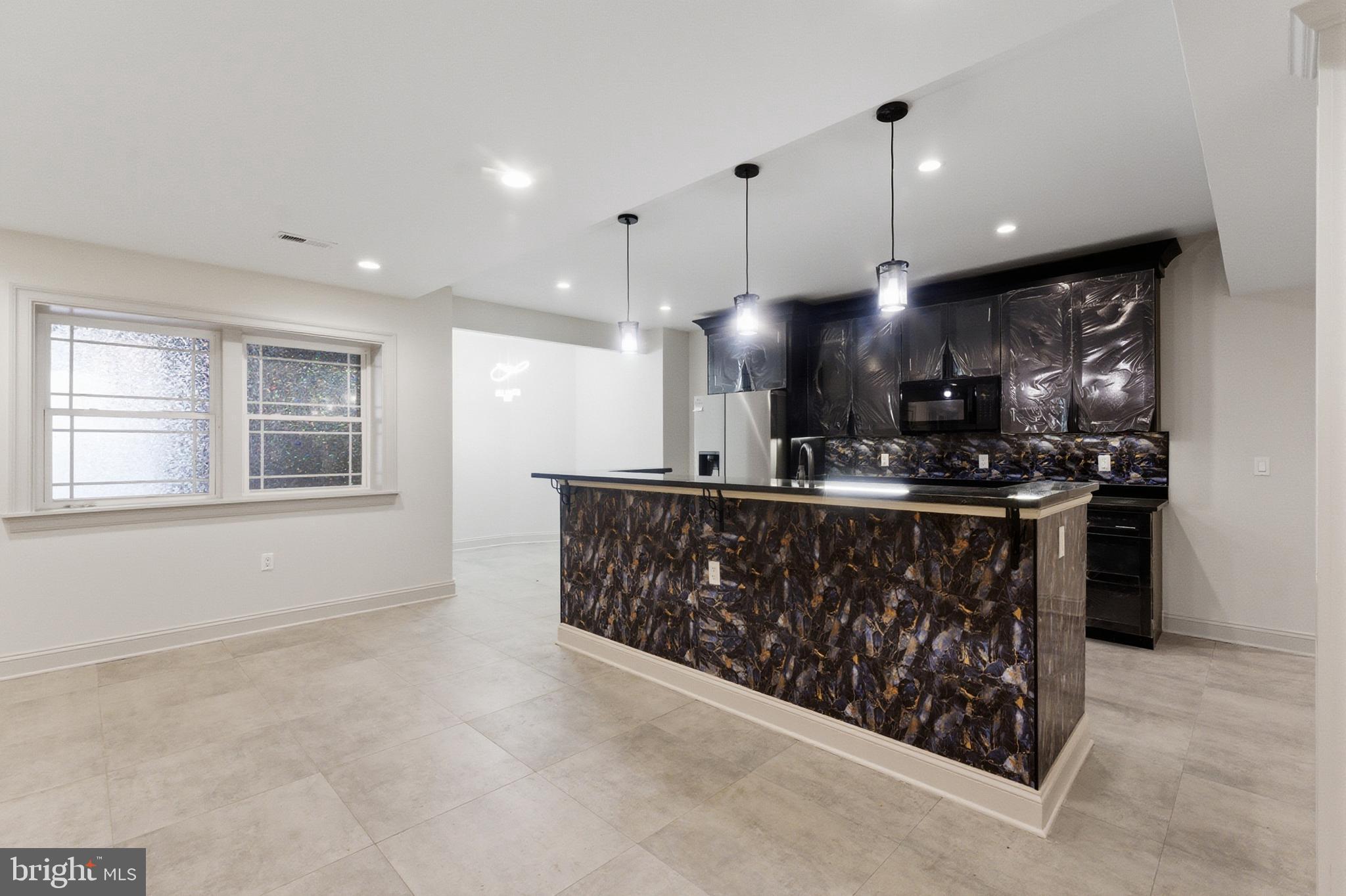 ANNANDALE ACRES - Residential