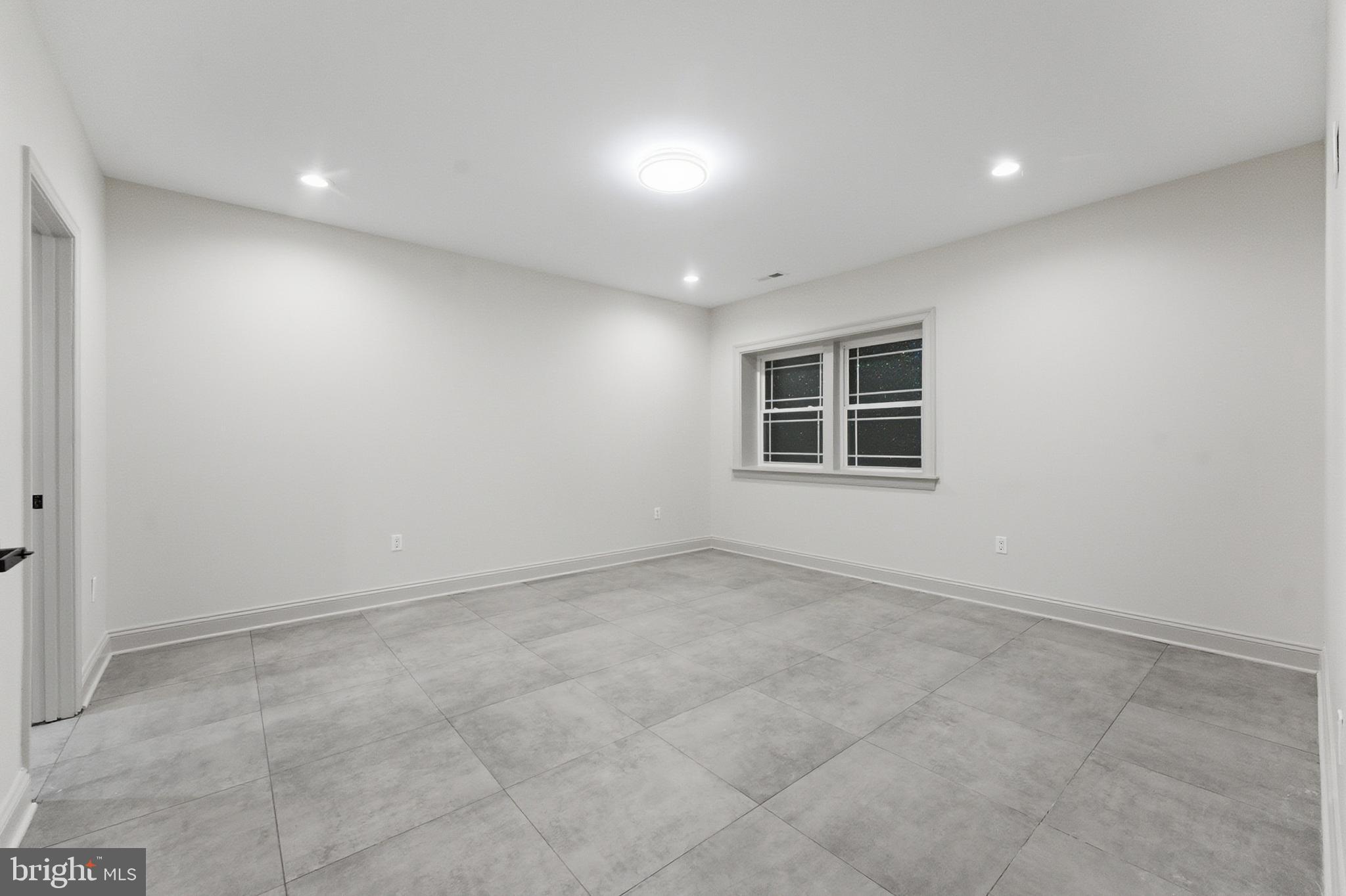 ANNANDALE ACRES - Residential
