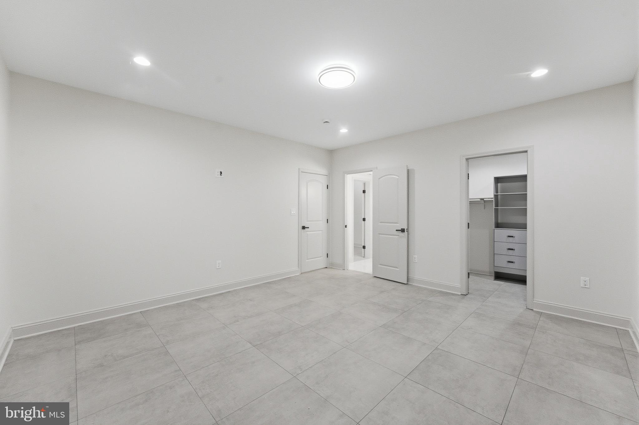 ANNANDALE ACRES - Residential