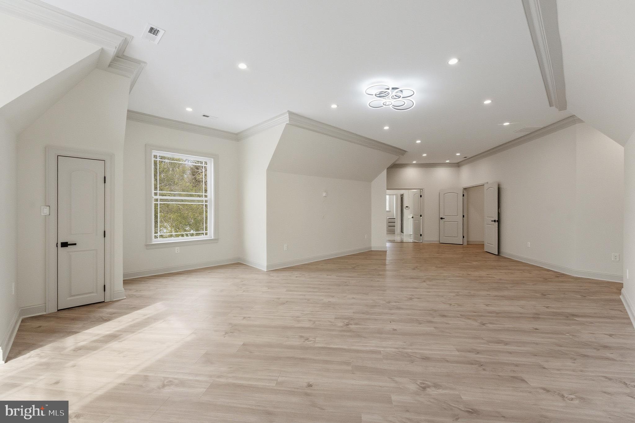 ANNANDALE ACRES - Residential