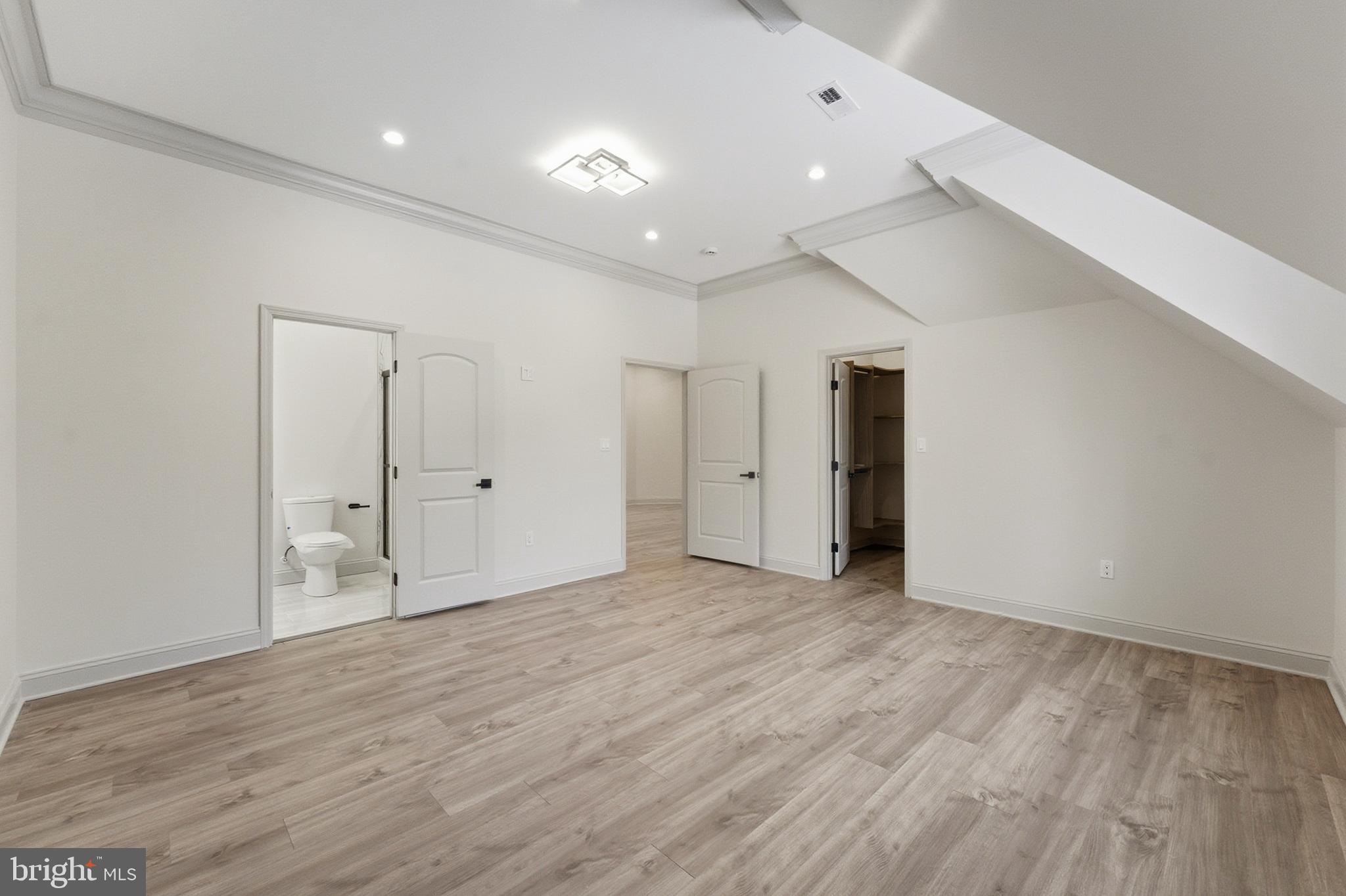 ANNANDALE ACRES - Residential